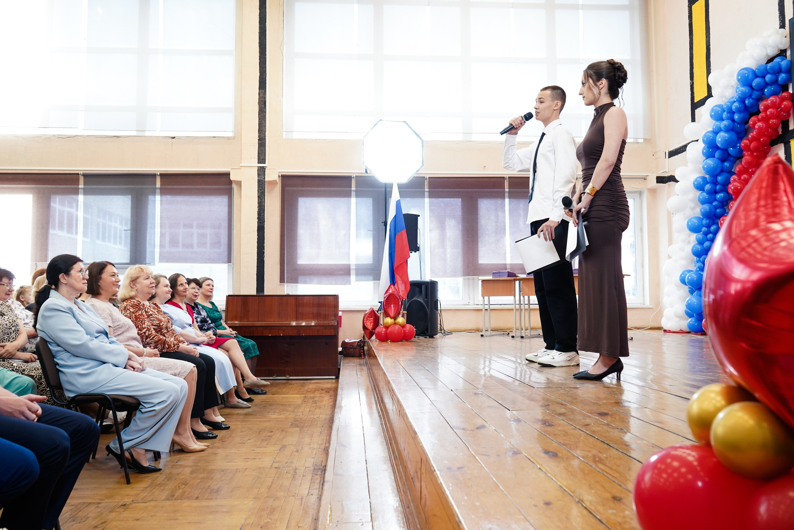 Вручение аттестатов. Гимназия 45, параллель 9 классов. Школьный и семейный фотограф в Екатеринбурге Анна Лобанова