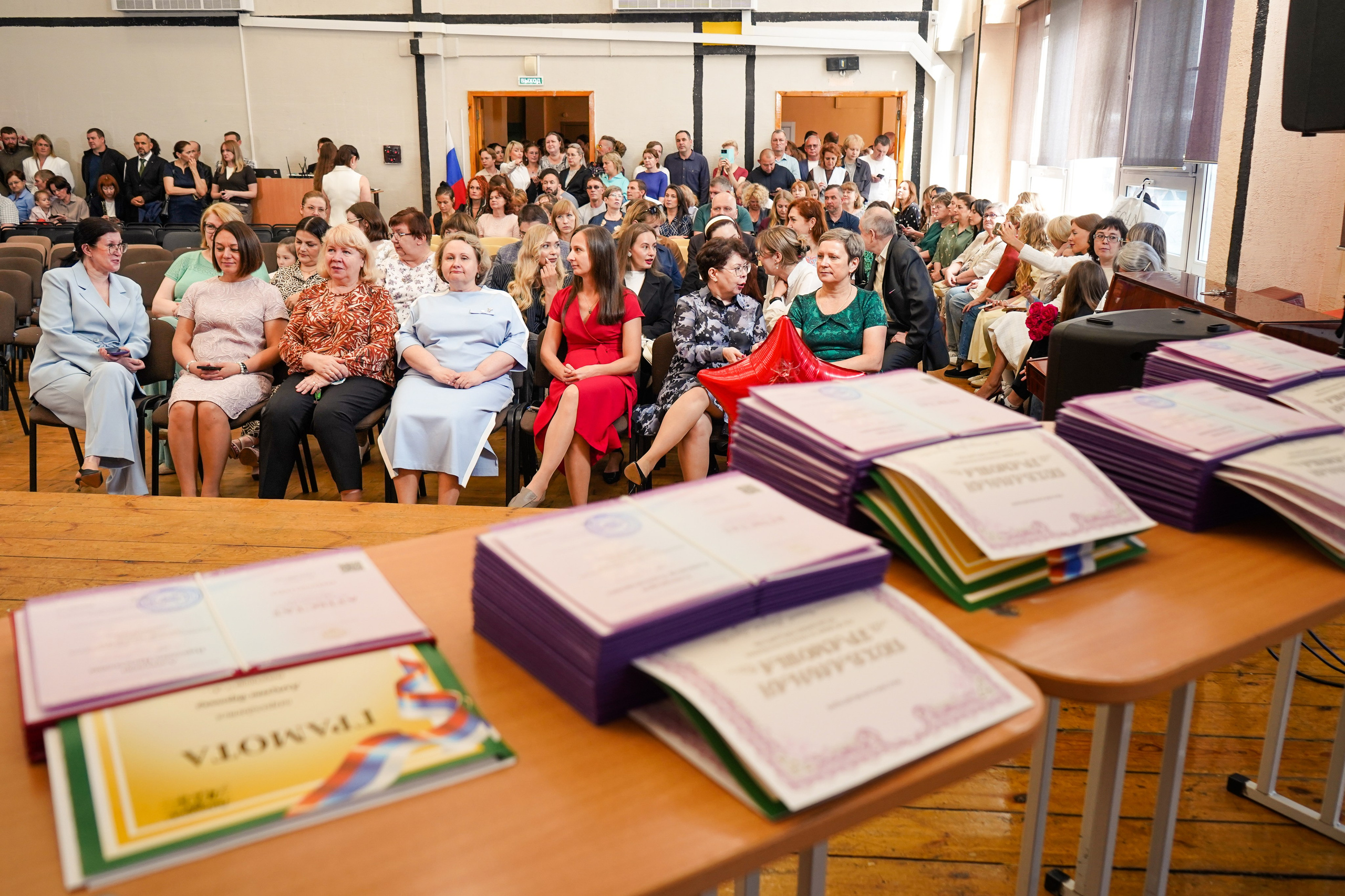 Вручение аттестатов. Гимназия 45, параллель 9 классов. Школьный и семейный фотограф в Екатеринбурге Анна Лобанова