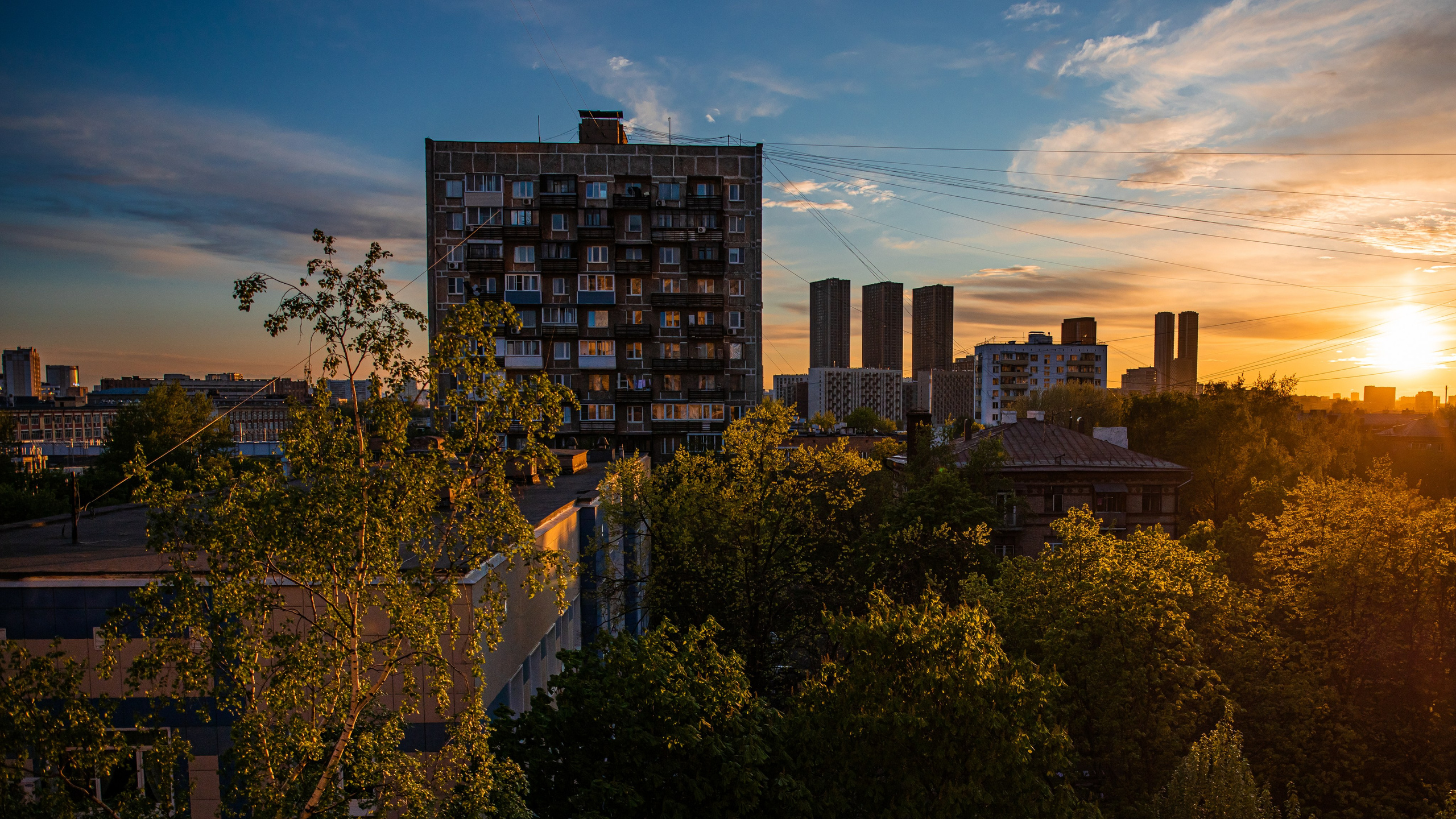 Закат из окна в Москве