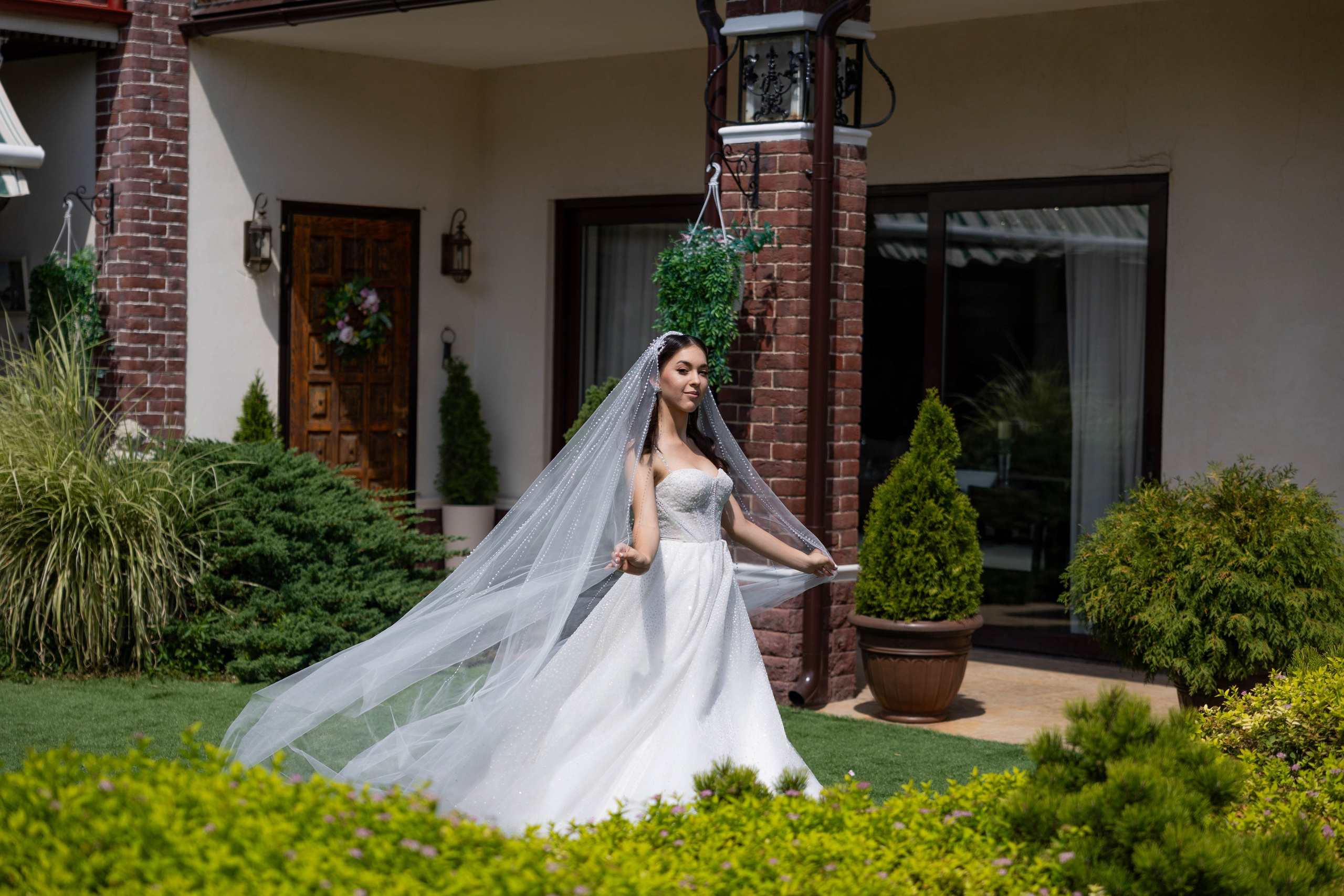 Милана и. Видеосьемка, фотосьемка свадеб, юбилеев, утренников в Краснодарском кр