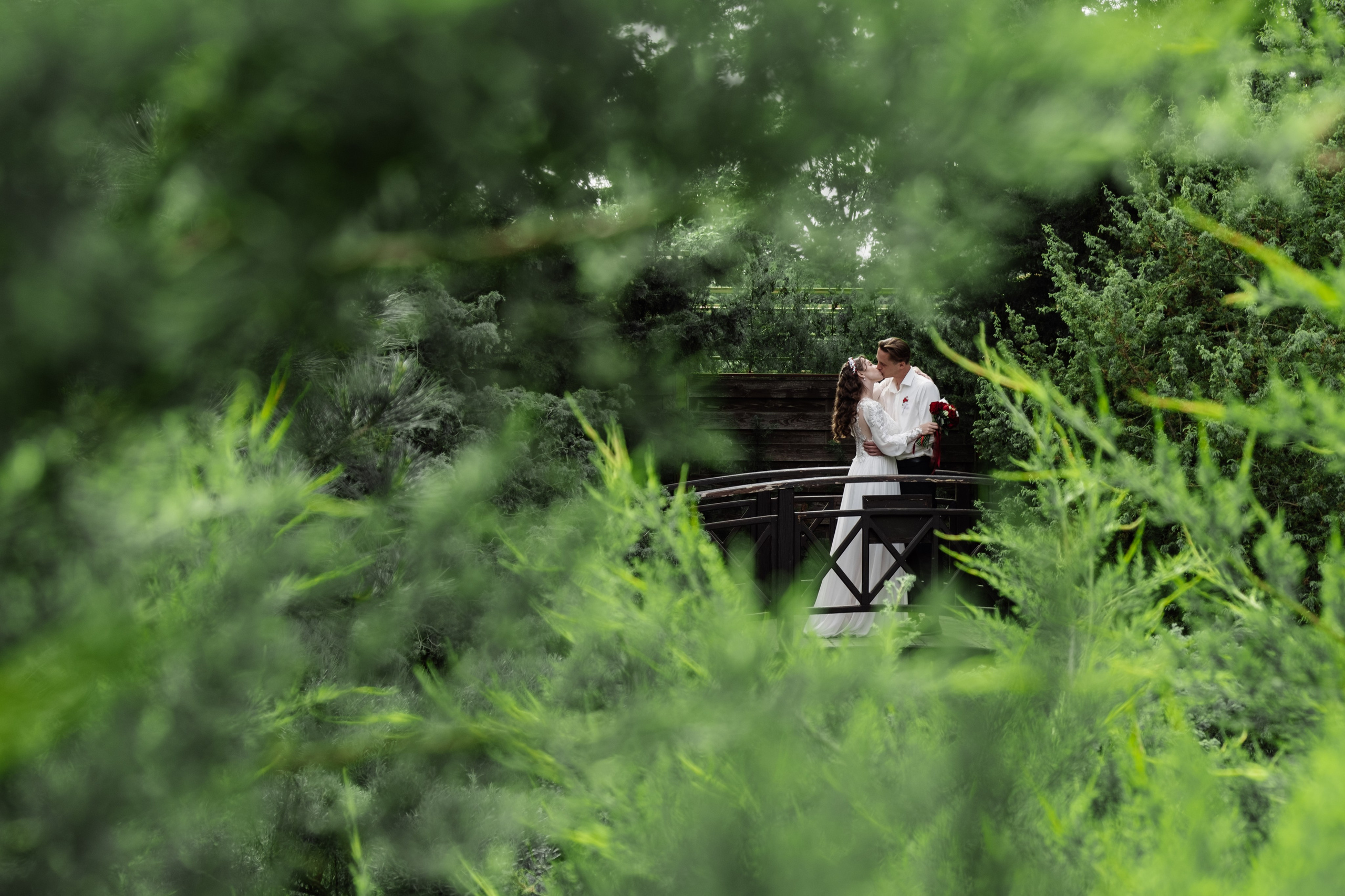 О+Д (ЗАГС, прогулка Центр и Парк Победы, банкет). Профессиональная фотосъемка в Крыму. Натуральные эмоции и живые кадры. Забронируйте дату прямо сейчас!