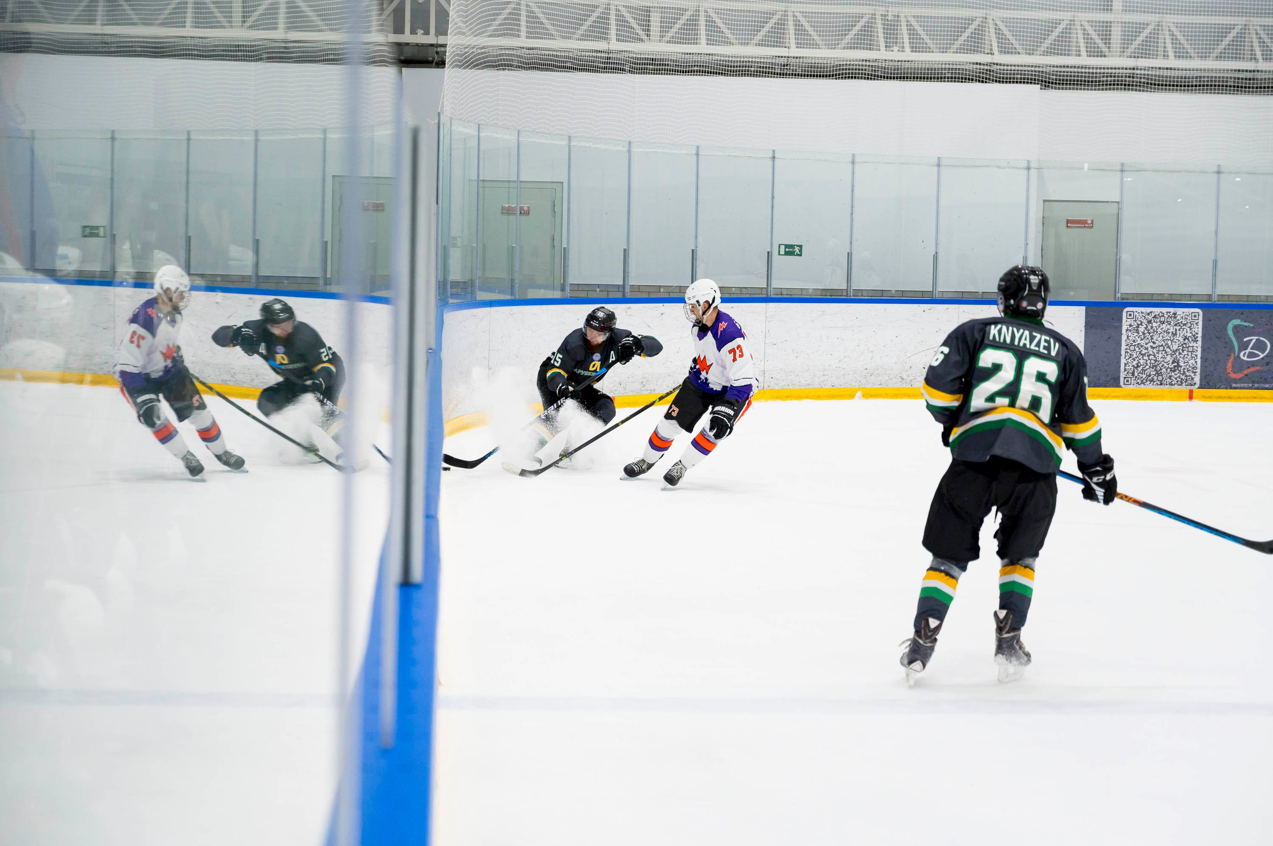 Хоккейный матч корпоративной команды Зарубежнефть. Репортажный фотограф и видеограф Слава Думчев. Тимбилдинги, отчетники, корпоративы