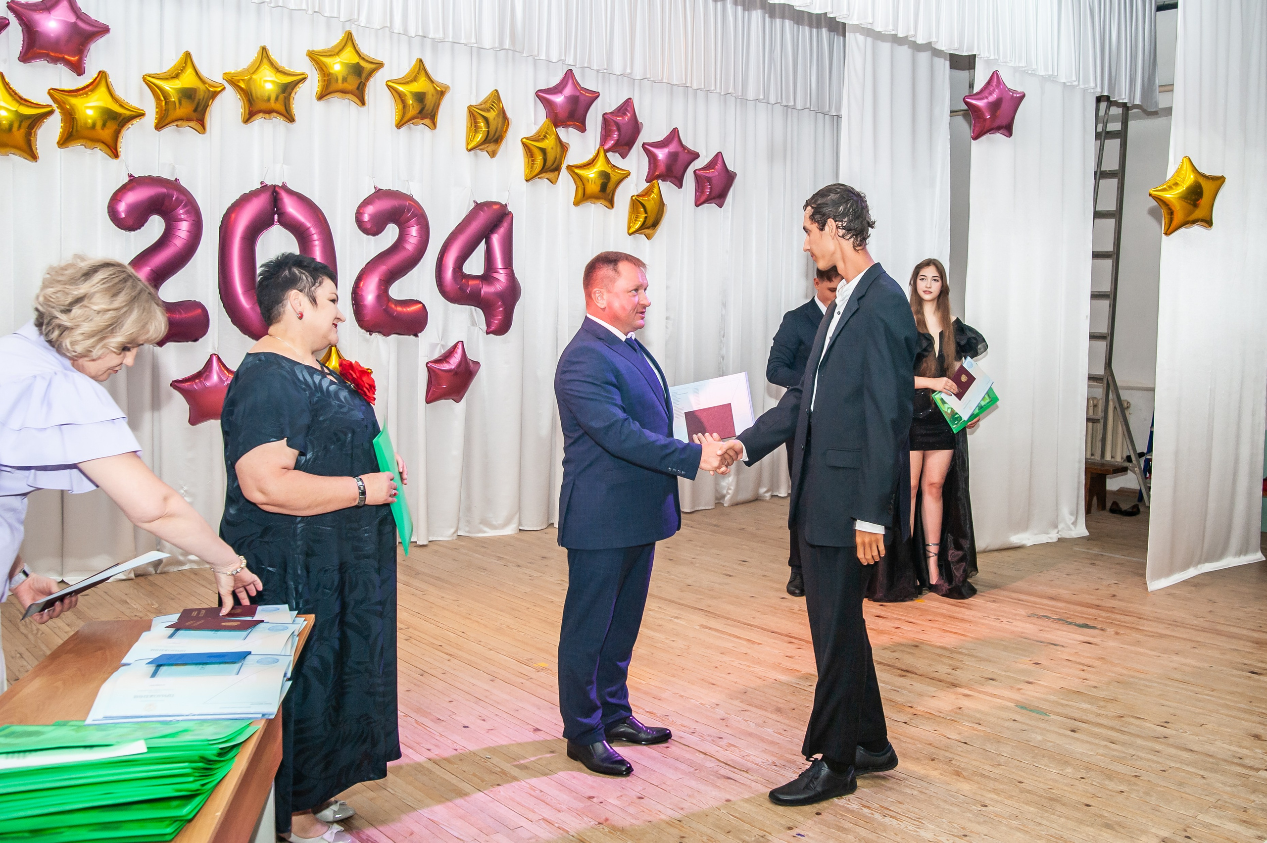 Выпускной МАОУ СОШ № 17 им. Эдуарда Есаяна. Свадебный и семейный фотограф Денис Лукьянов в Краснодаре, Краснодарском крае и Республике Крым