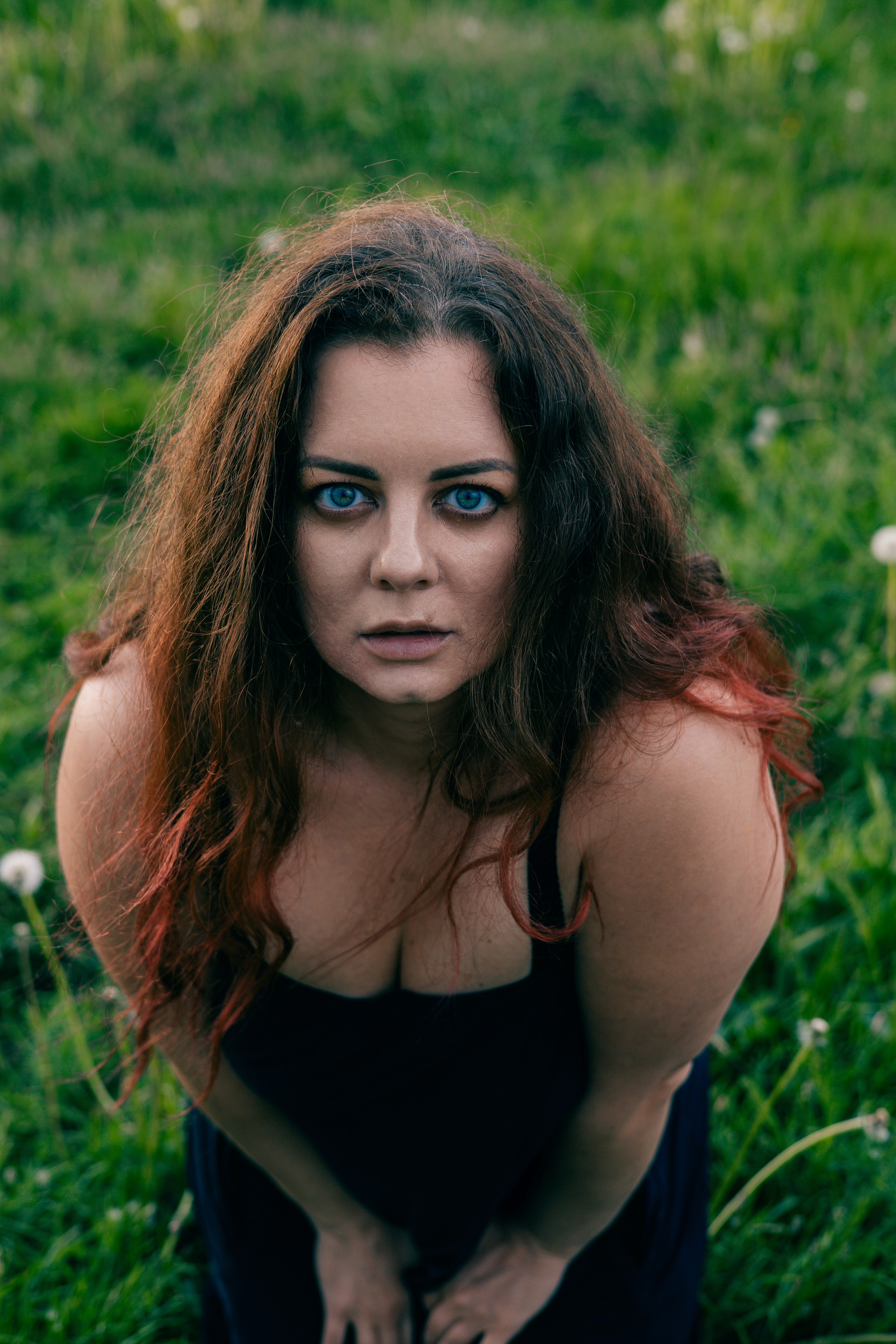 Аня в поле. Репортажный фотограф Алёна Кантемирова