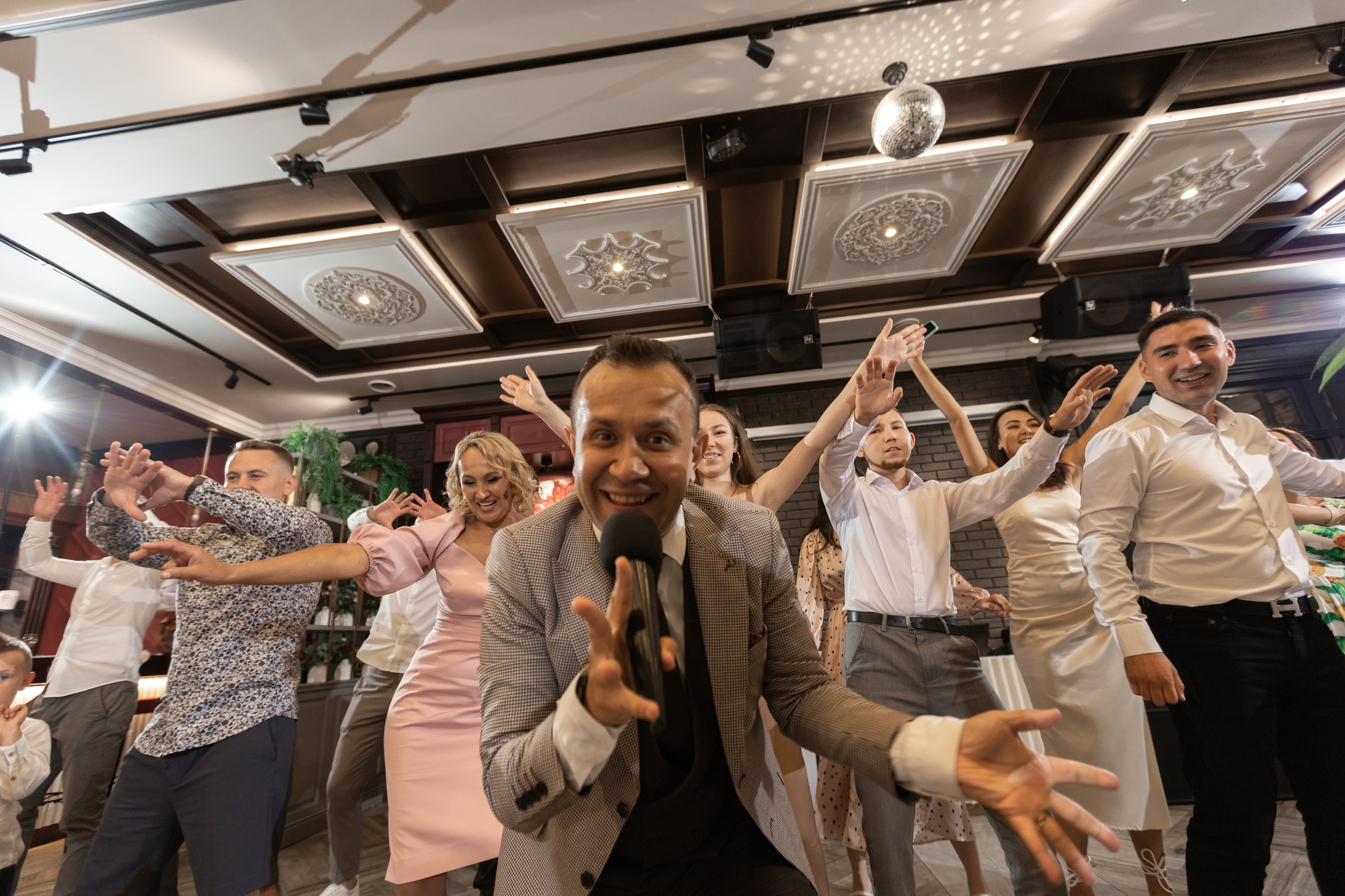 Свадебный фотограф Уфа — Руслан ГабдлисламовЖивые эмоции, красивые кадры, воспоминания на всю жизнь.Работаю по всей Республике Башкортоста. Свадебный фотограф Уфа Руслан Габдлисламов