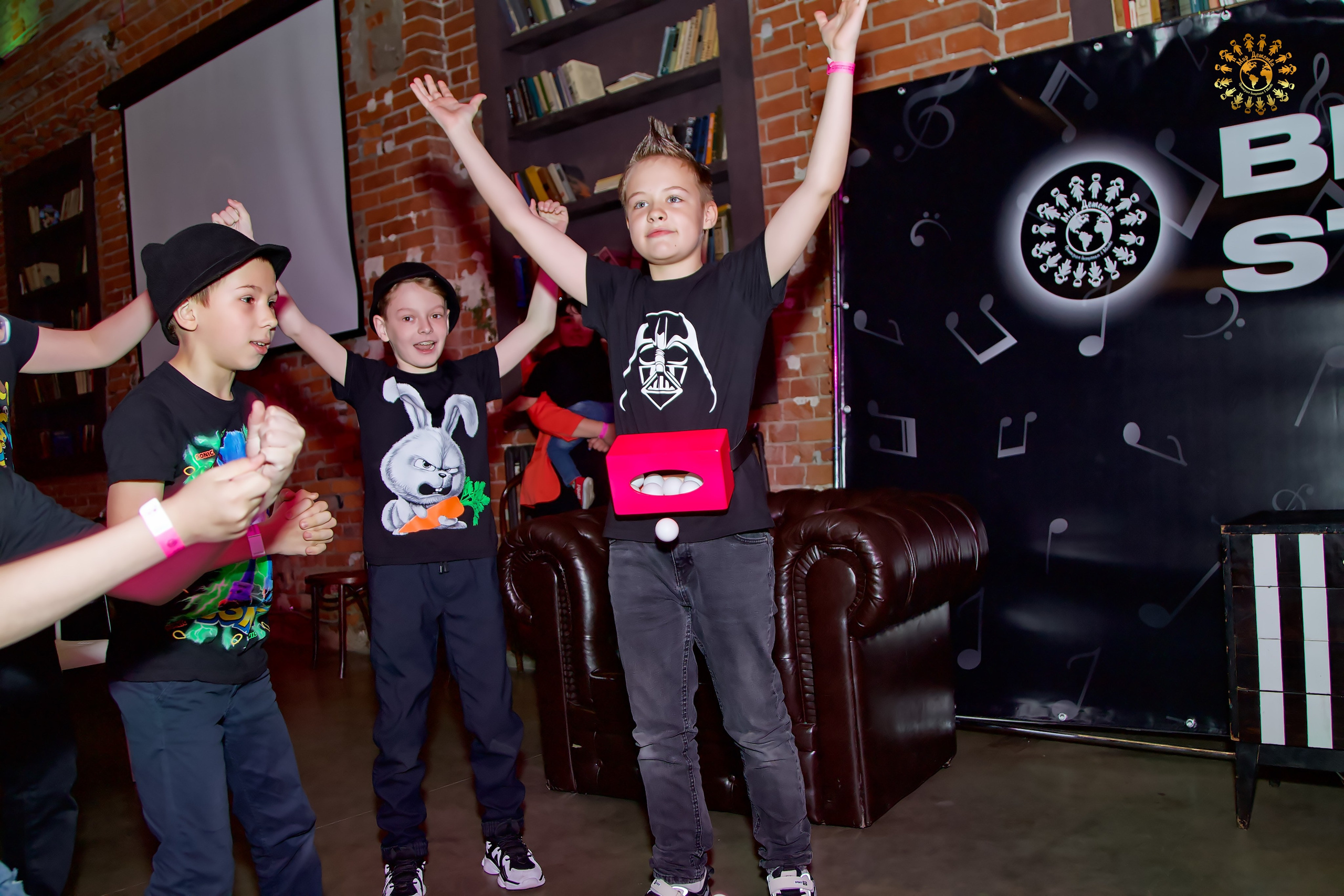 Выпускной 2023 (Школа 667, 4-й класс). Репортажная съемка в Москве и области. Анималистика