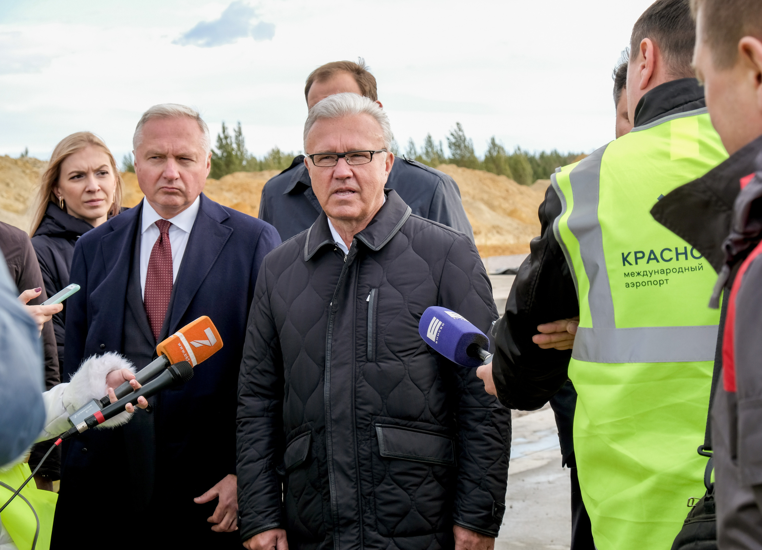 Фотография интервью у первых лиц города  на производственном объекте 