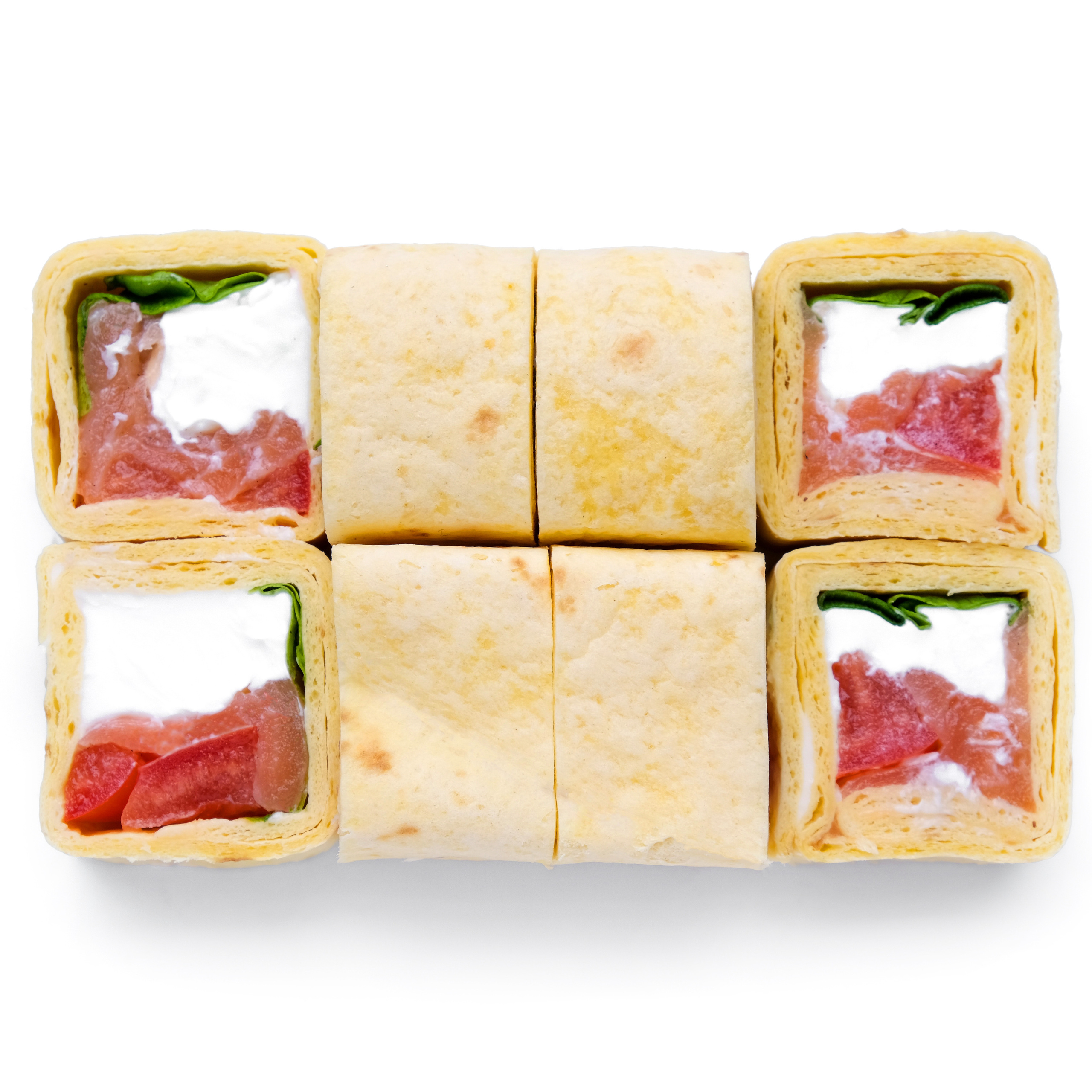 Фотография роллов с томатами, сыром в лаваше 