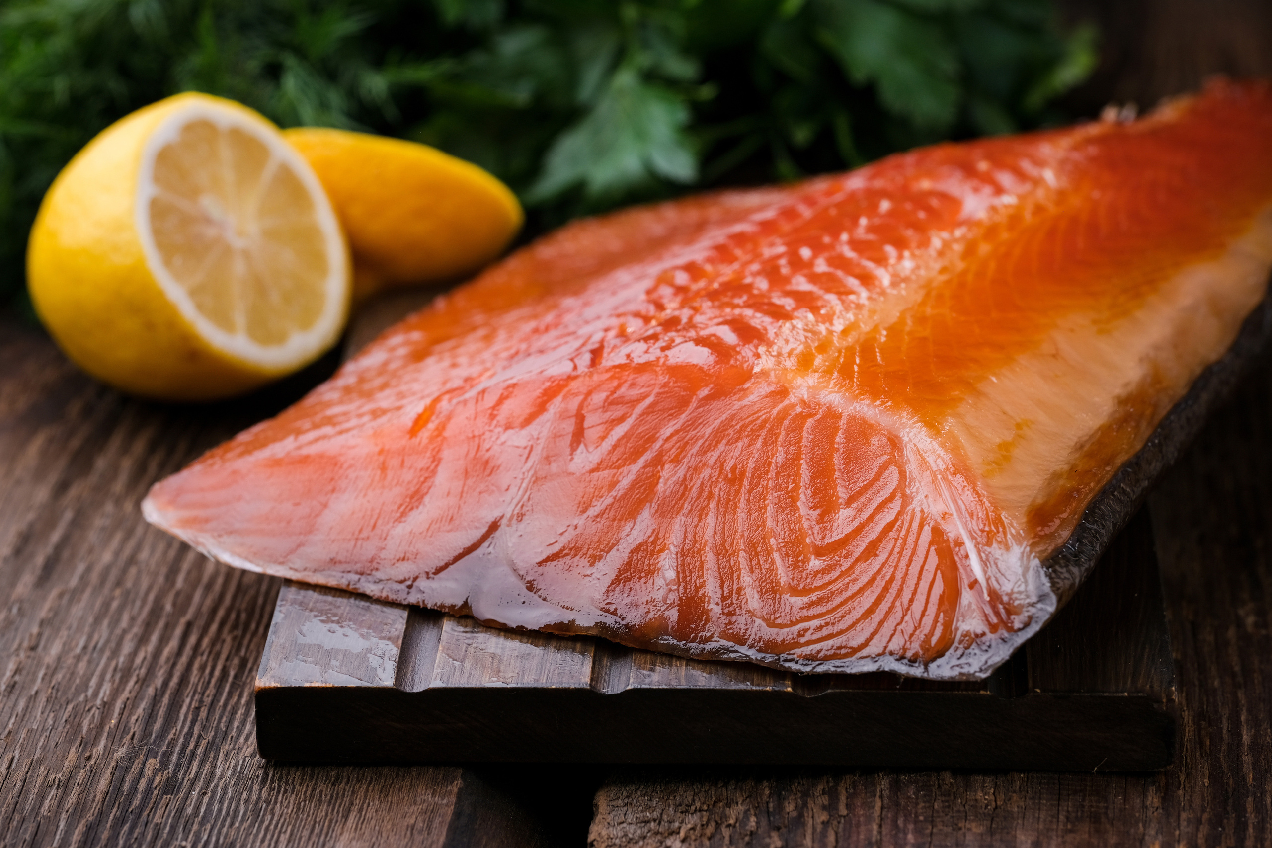 Фотография среза копченой красной рыбы 