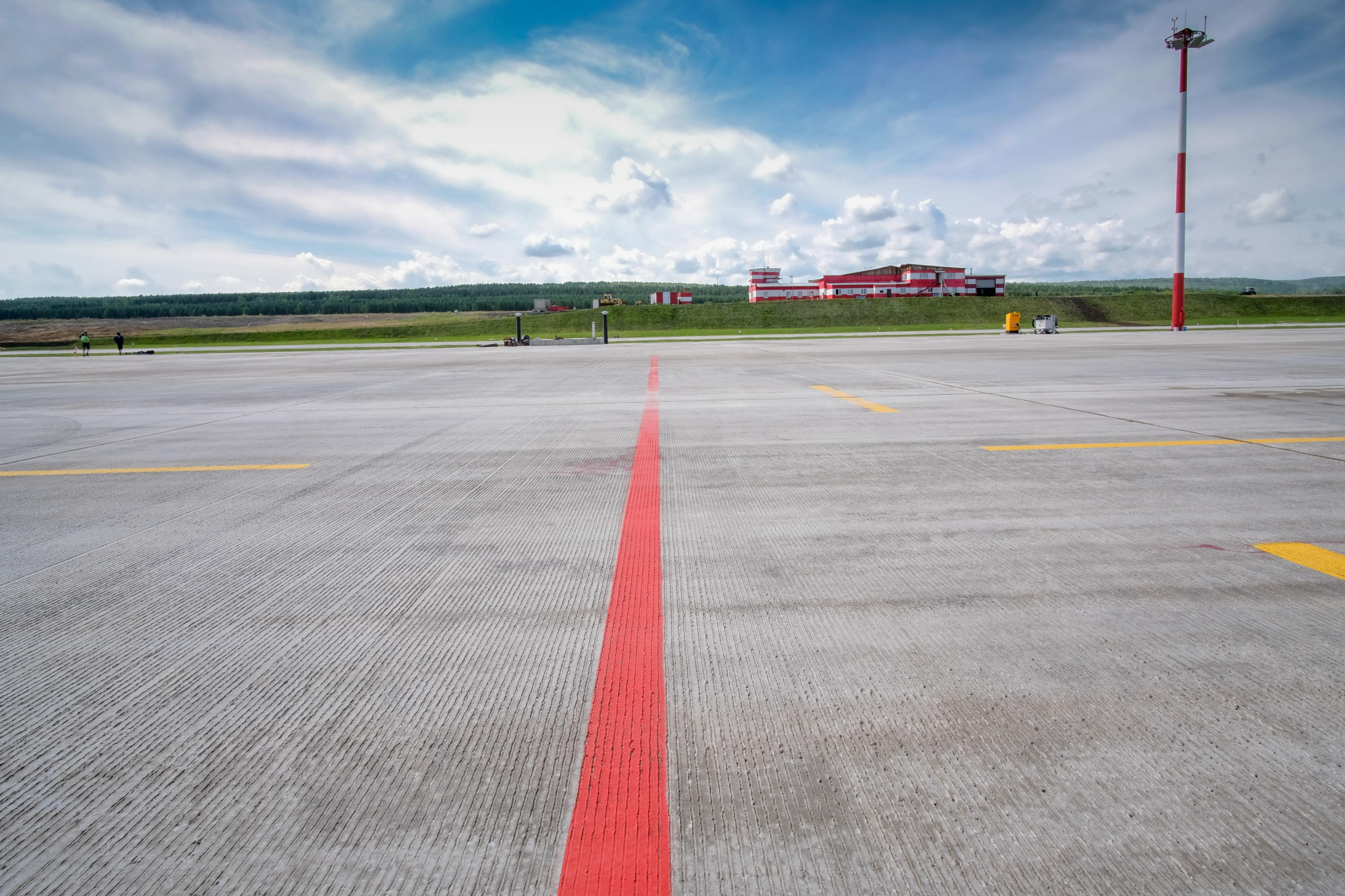 Фотография  бетонного покрытия взлетной полосы