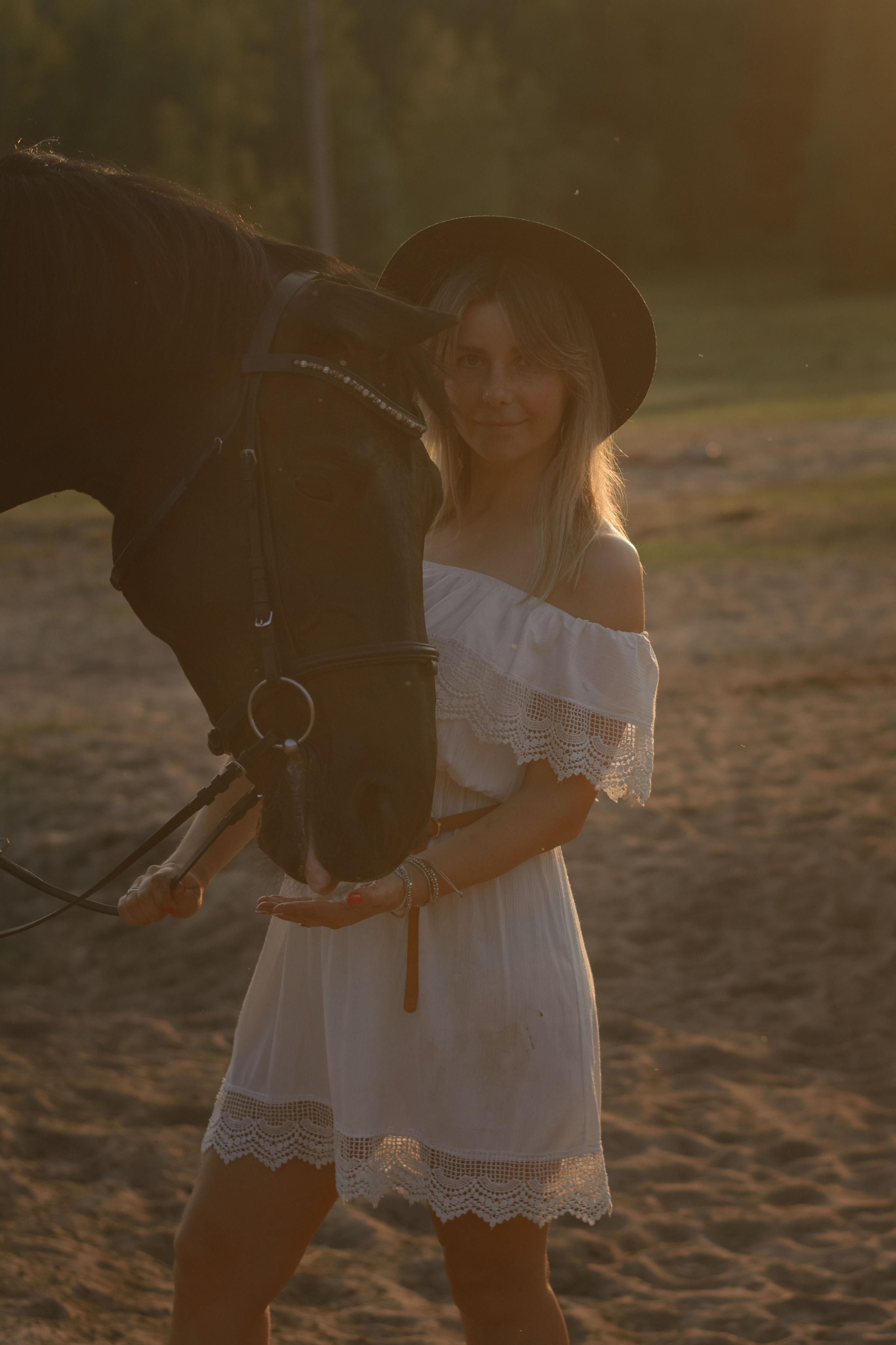 Анна. Женский портрет на конюшне. Портретный фотограф в Санкт-Петербурге Наталья Родионова