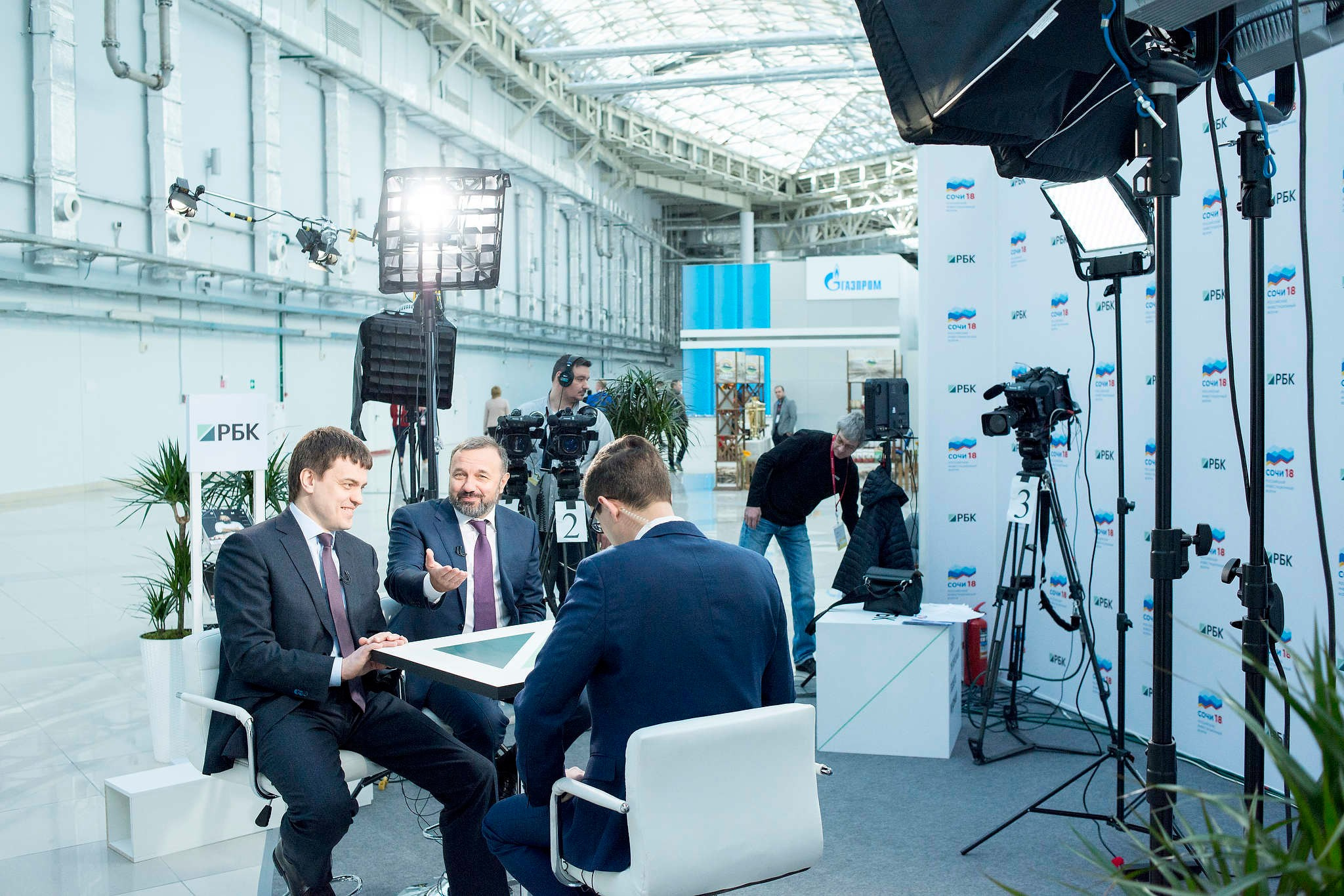 На международном инвестиционном форуме в Сочи. Съемка для РБК в 2018 году.