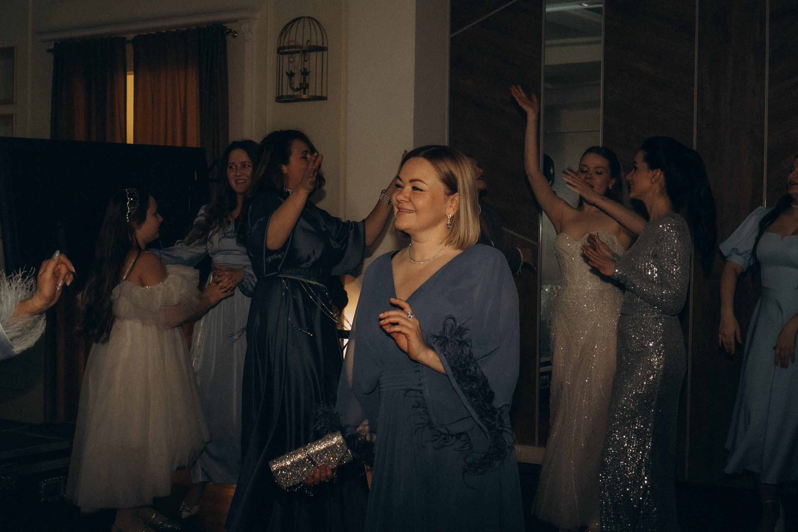 СВАДЕБНАЯ СЬЕМКА СБОРОВ В ОТЕЛЕ И ВЫЕЗД НА ЦЕРЕМОНИЮ (СНЯТО В СИБИРЕ В НИЖНЕВАРТОВСКЕ). Профессиональный фотограф, Санкт-Петербург — Виктория Богомолова