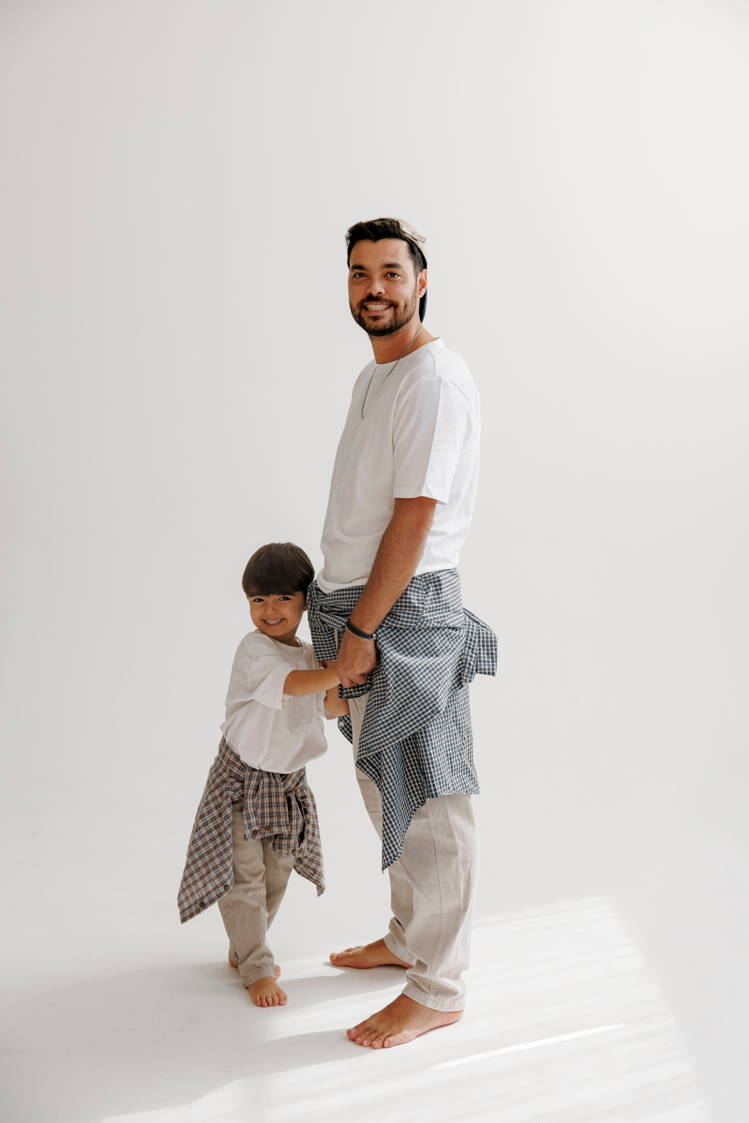 Family photoshoot inside the studio. Wedding and family photographer