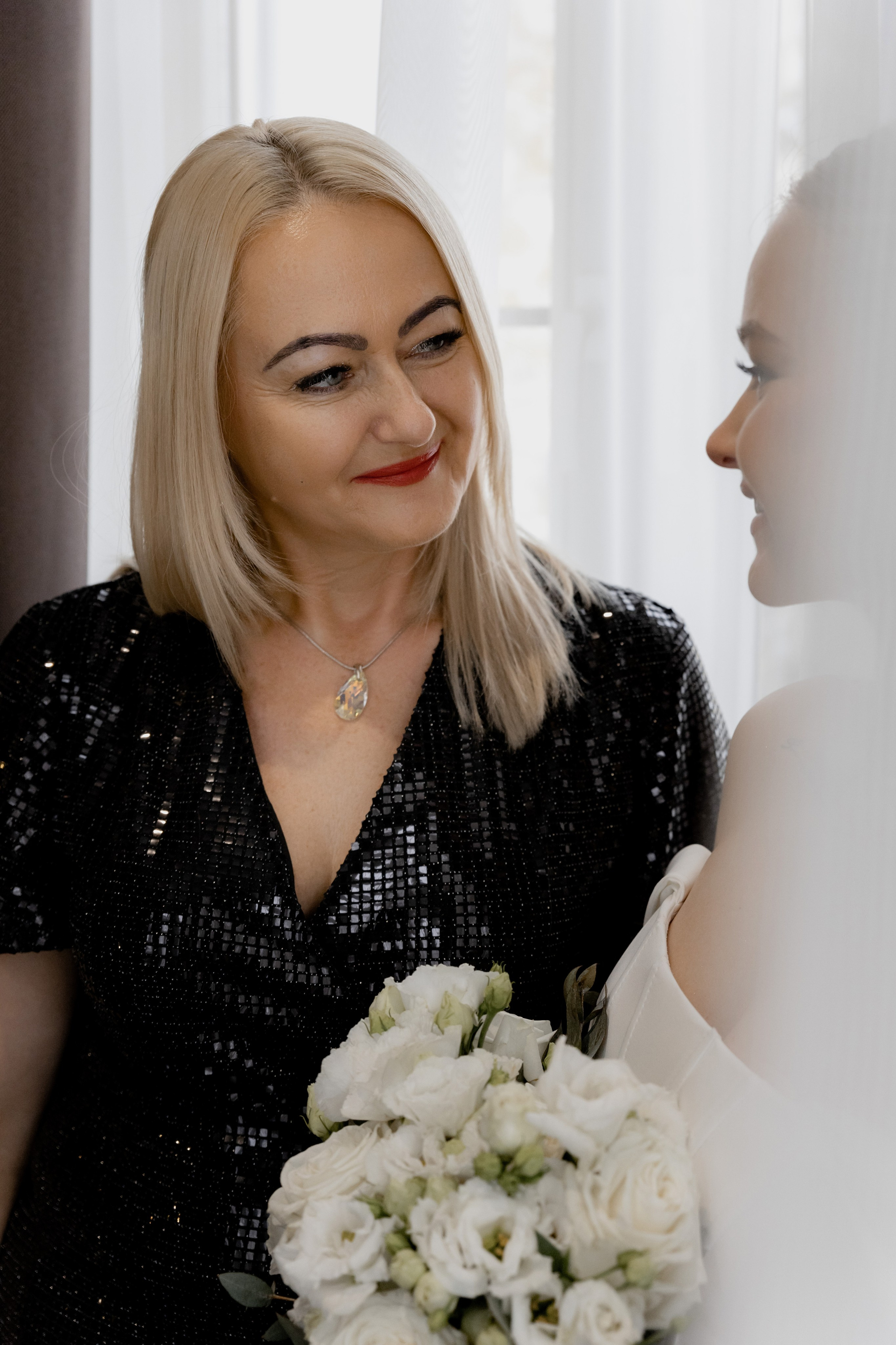 Свадебная фотосессия в отеле Чайковский г. Калининград. Свадебный фотограф Калининград