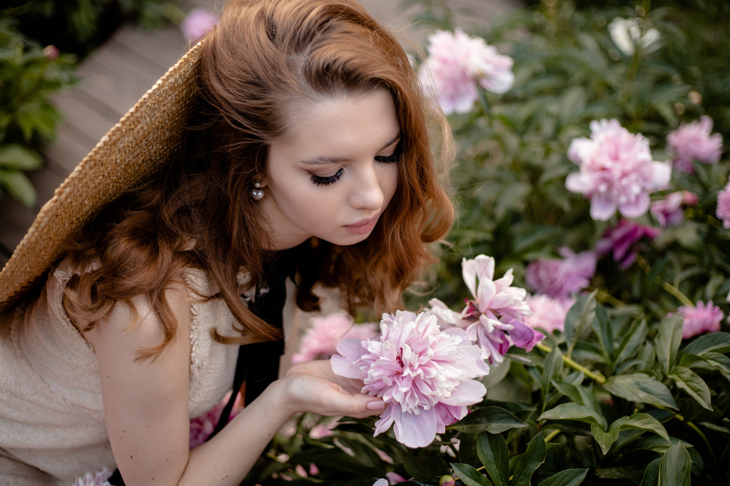 Ирина с цветущих пионах🌸. Семейный фотограф в Саратове Элоиза Ляпина