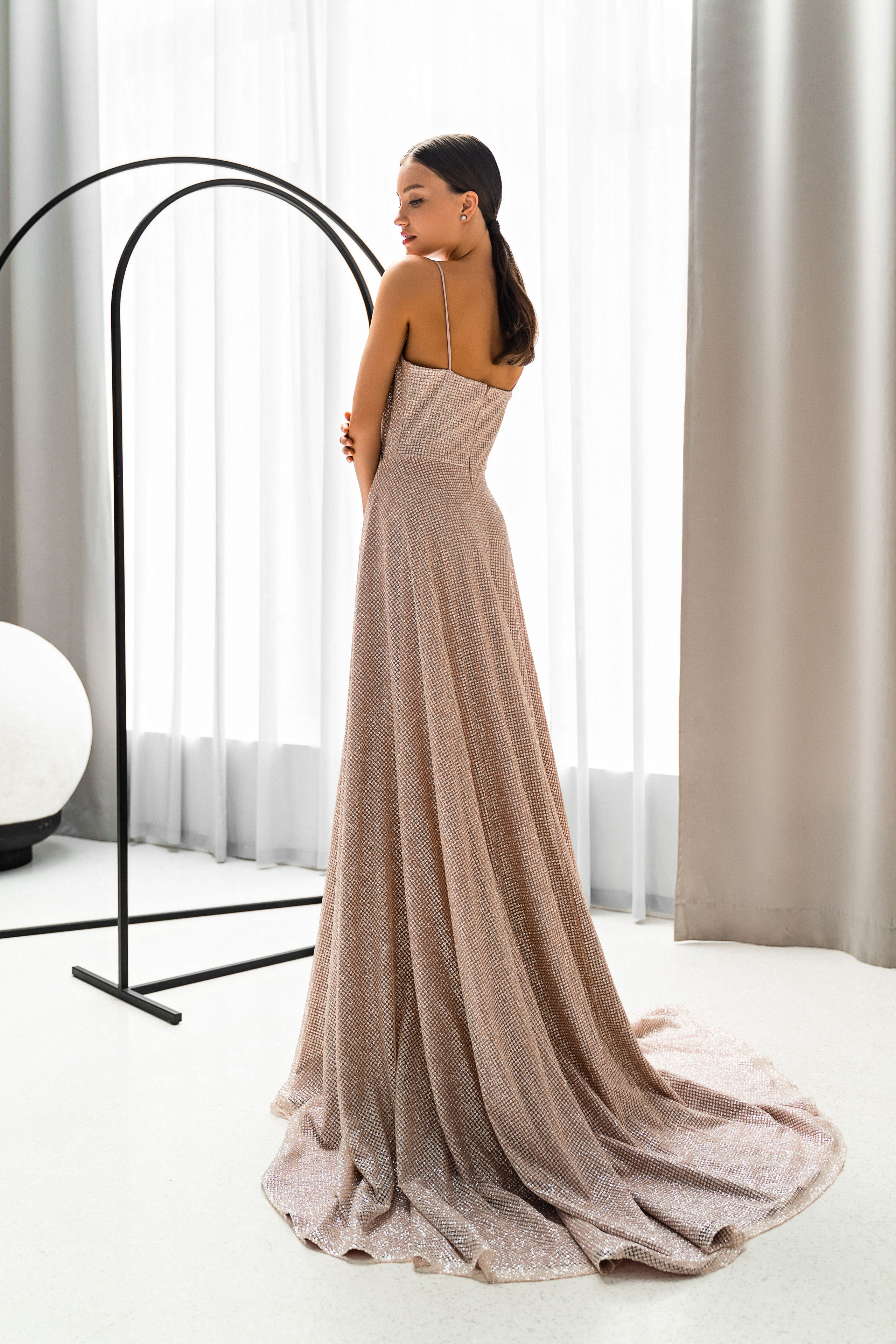 Съемка вечерних платьев NOLLA с Анастасией. Свадебный и портретный фотограф Клипа Максим