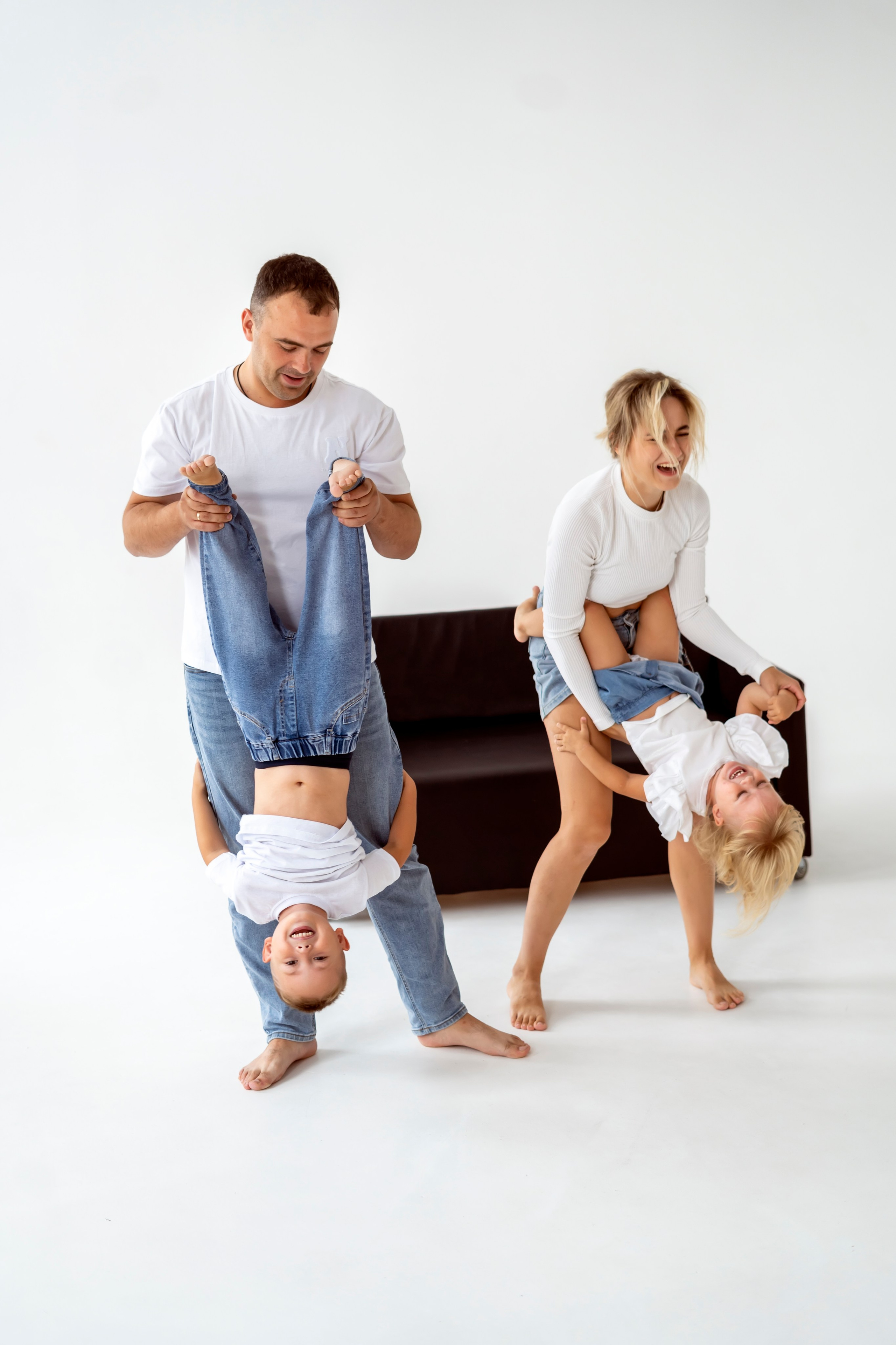 Семейная съёмка на циклораме. Семейный и детский фотограф в Хабаровске Анна Гриневич