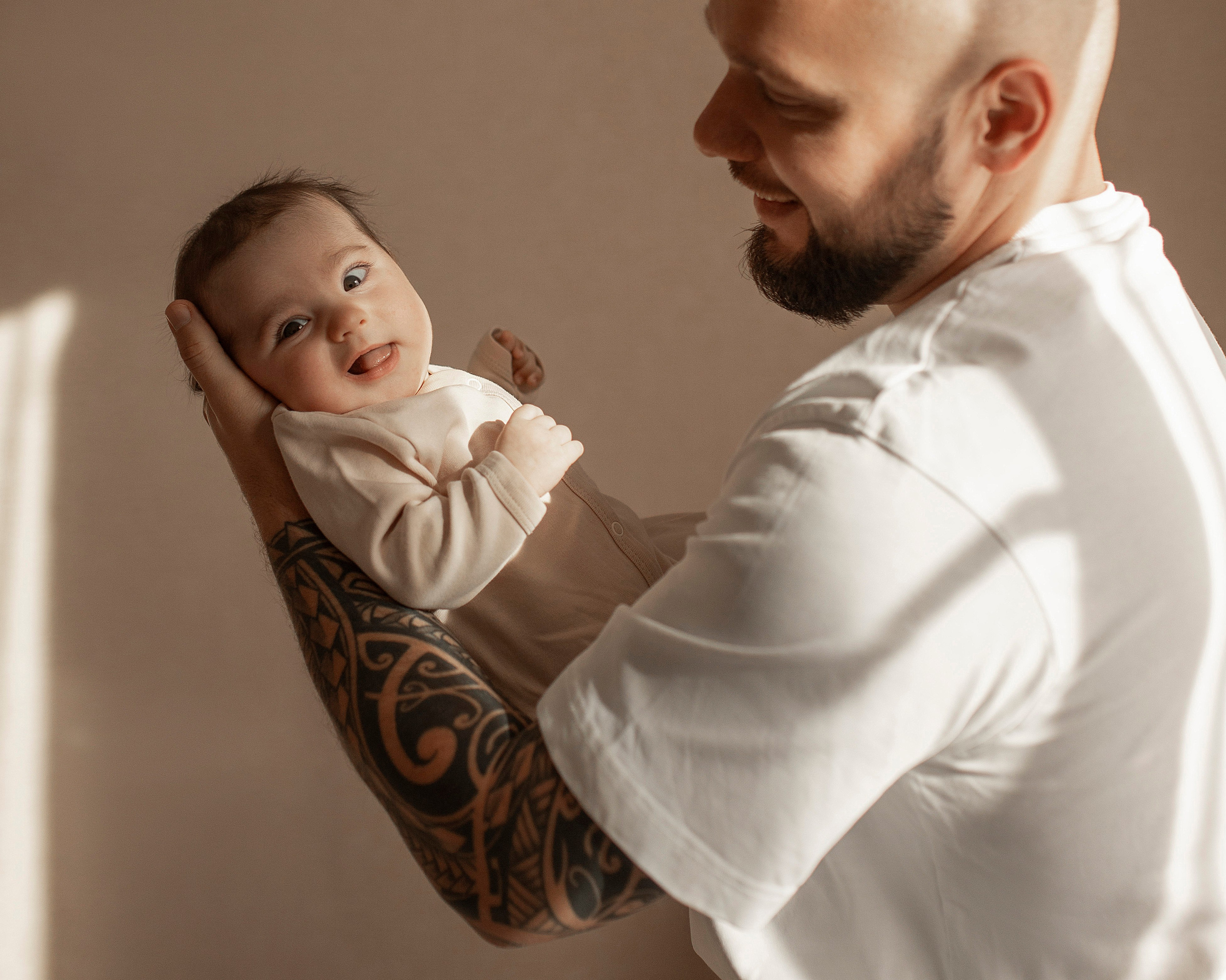 | ПЕРВЫЕ МГНОВЕНИЯ |