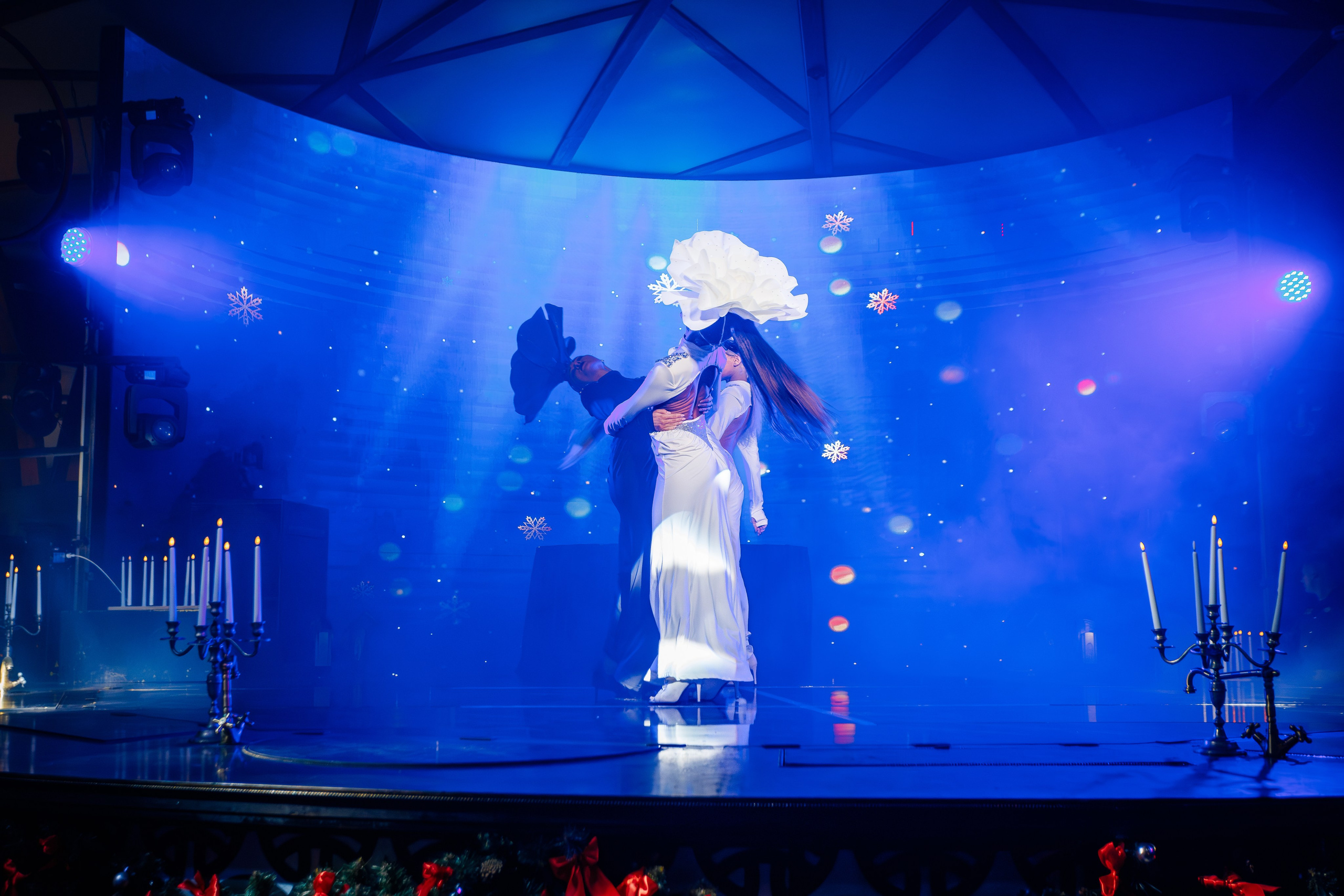 Новогодняя шоу-программа «MAGIC TIME» в PTIZZA BAR_Ялта_31.12.2025. Аминов Руслан | Фотограф