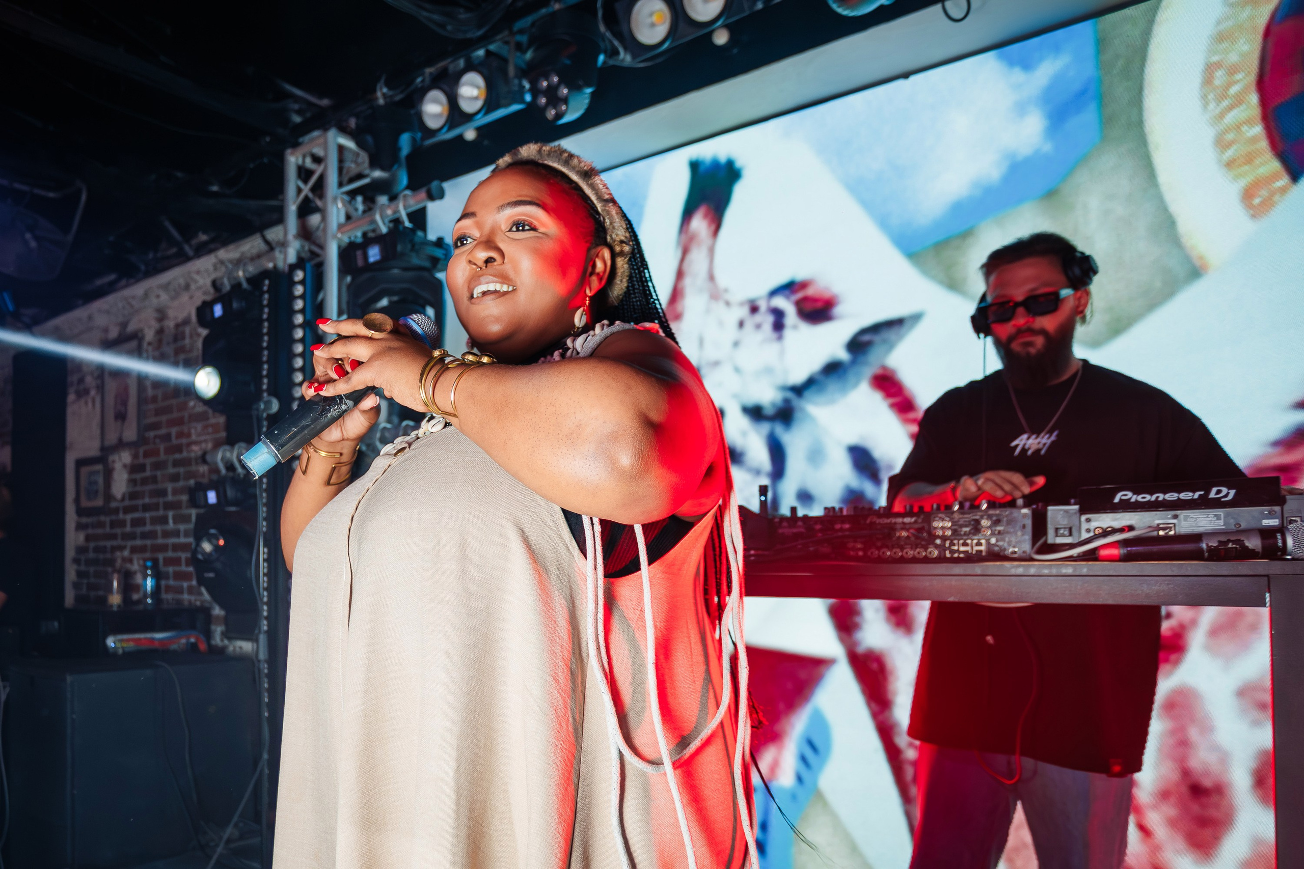 «LIZWI"_Чайка на пляже_Ялта_7.06.2025. Аминов Руслан | Фотограф