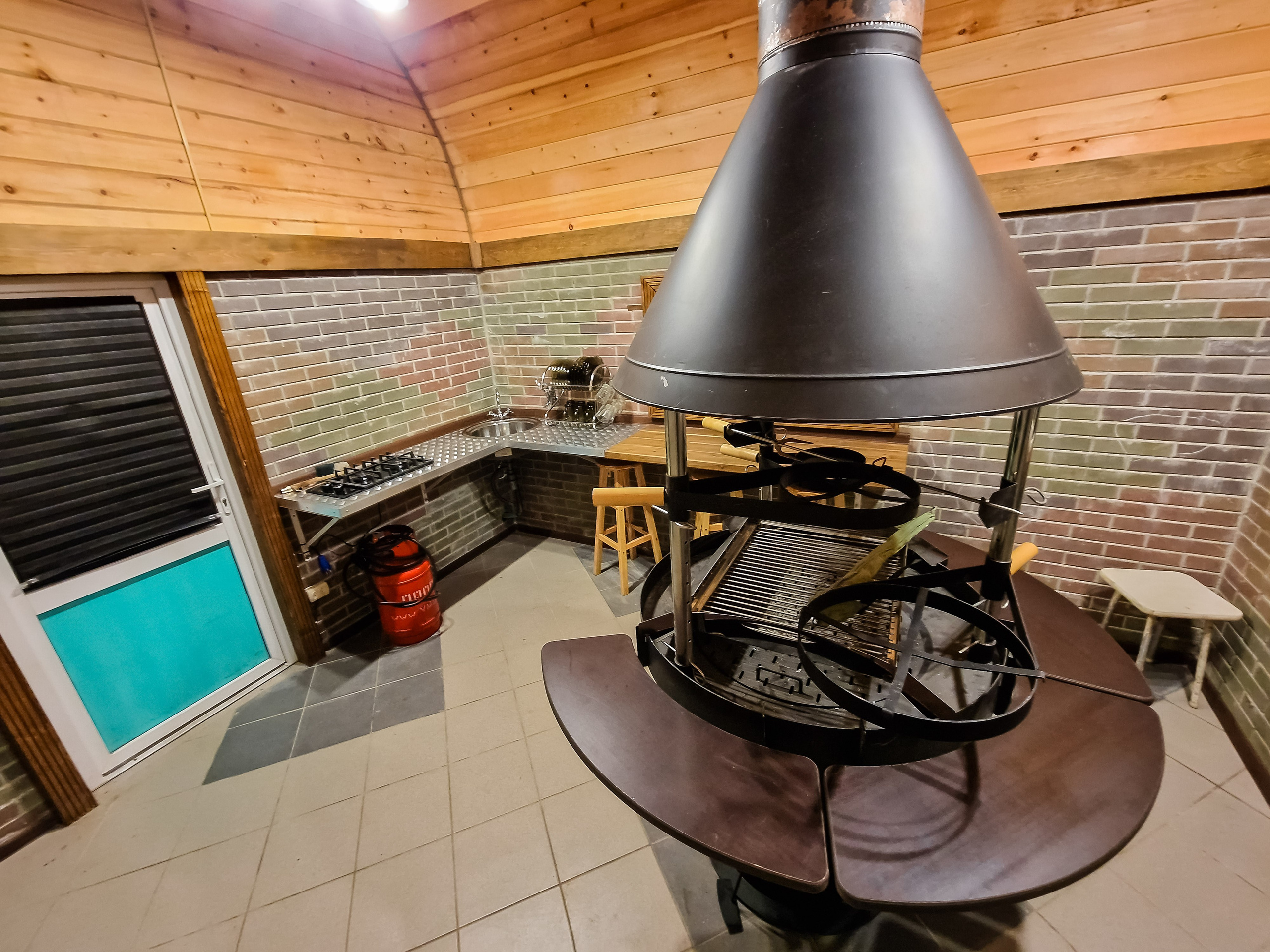 Новый гриль-домик. База на острове. Туристическая база отдыха «Островная» о Недоразумения