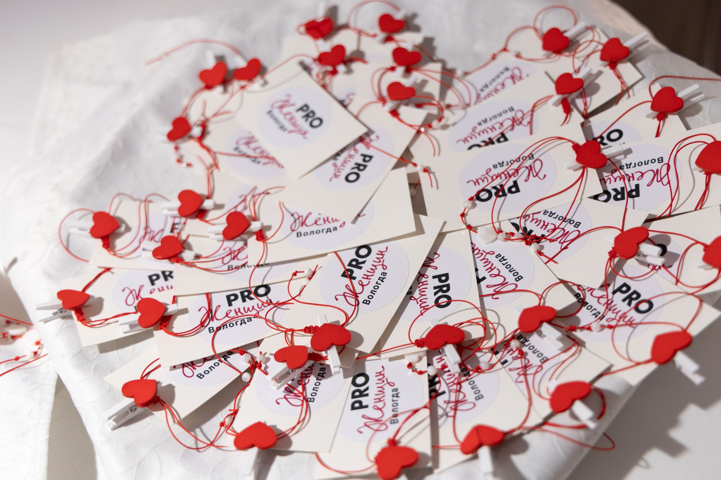 Брендированные карточки для розыгрыша призов.