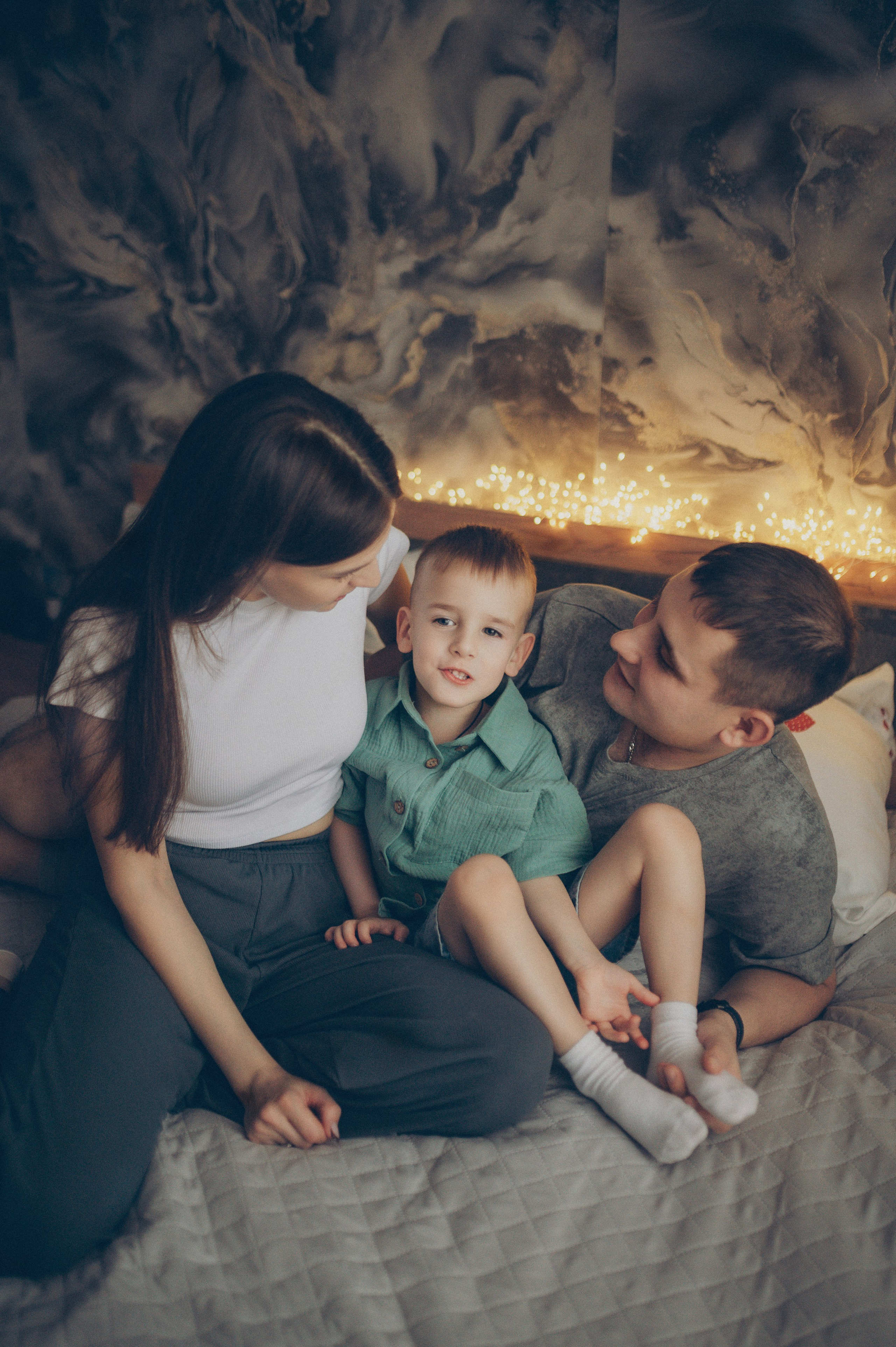 Миша и Тимофей (новогодняя домашняя). Фотограф, г. Лесной Свердловской области