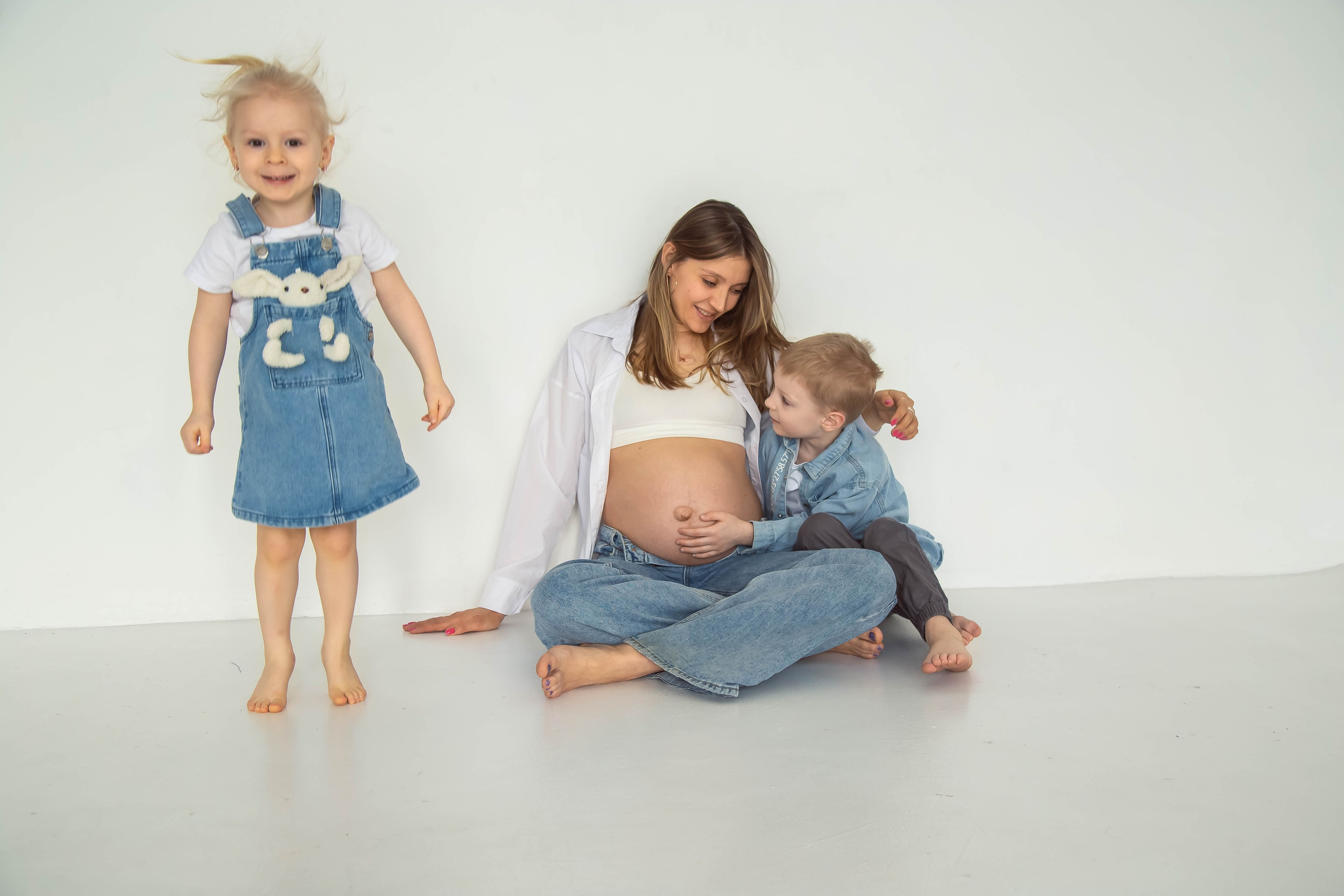 Семейная фотосессия в студии в Москве. Семейный фотограф в Москве Влада Лунина