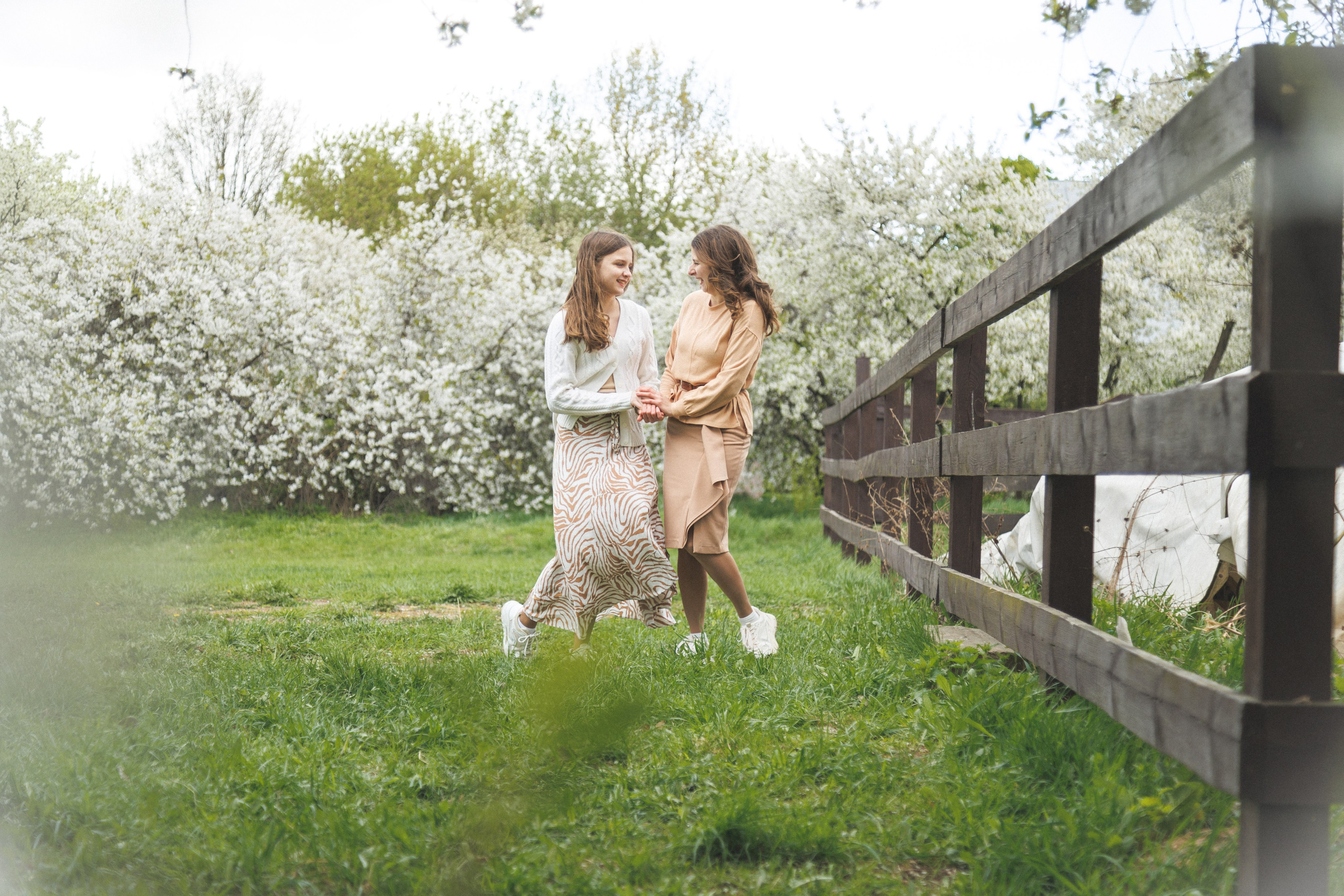 Семейная фотосессия в цветении Москва. Семейный фотограф в Москве Влада Лунина