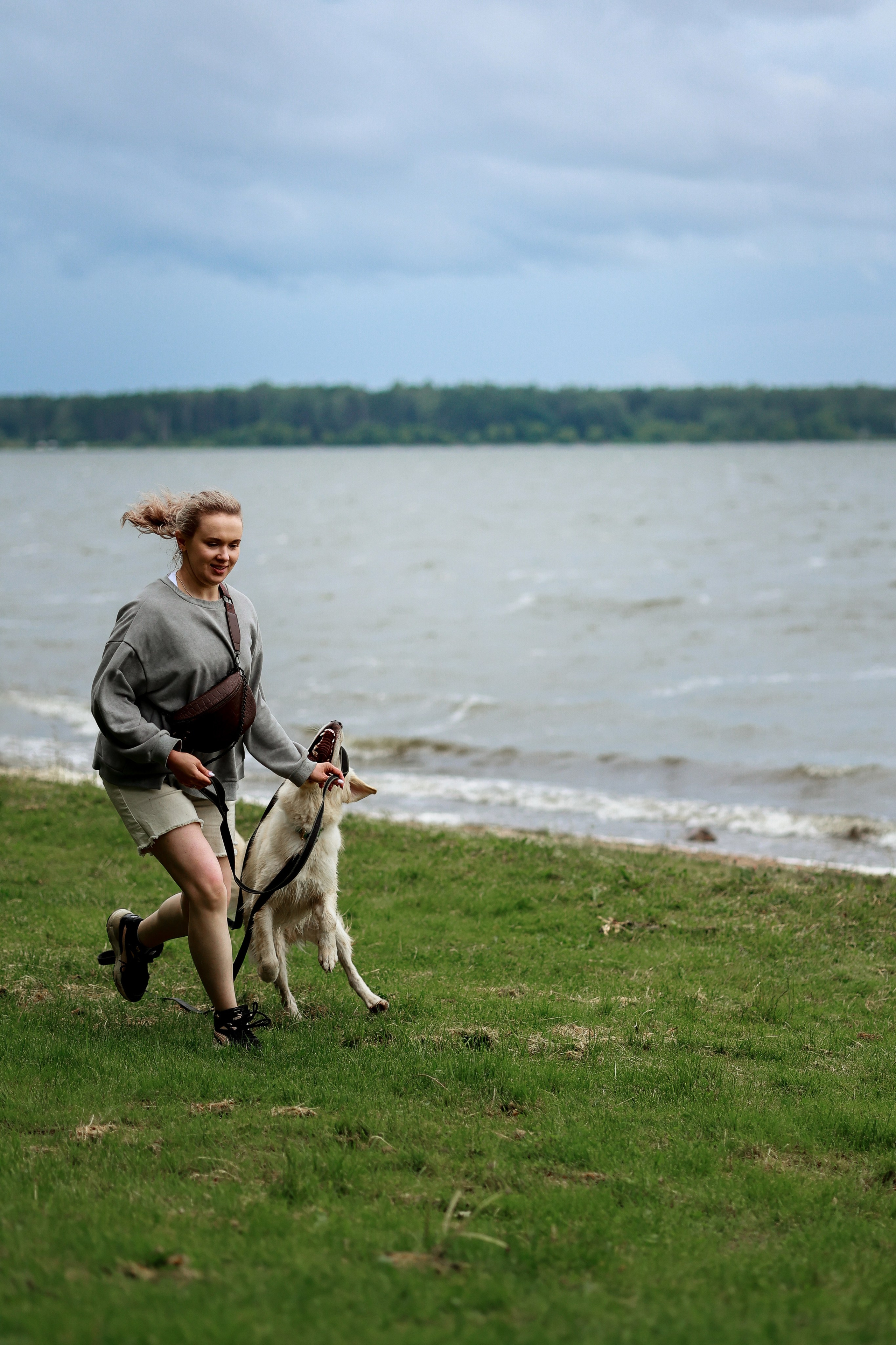 Прогулка на берегу озера. Фотограф Юлия Говор