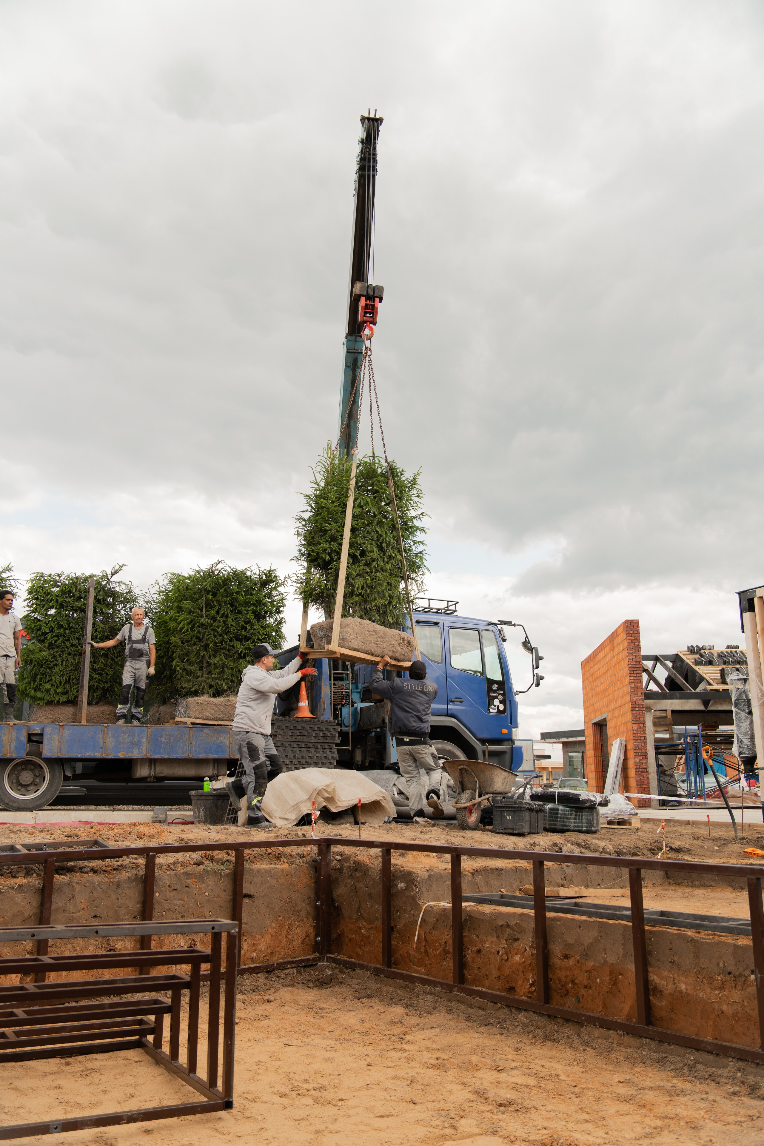 Этап ландшафтных работ. Автомобильный фотограф Светлана Усова