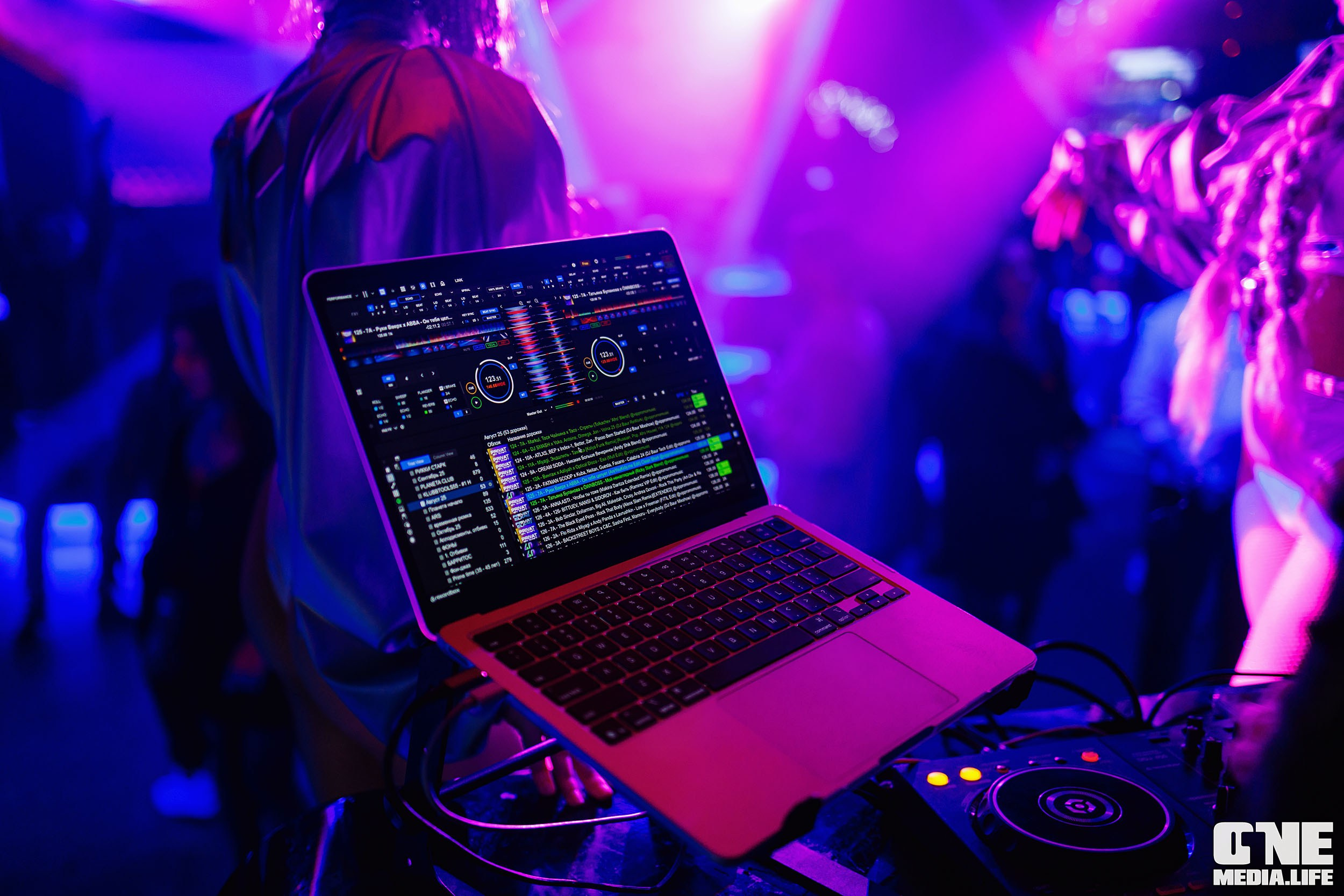 Фоторепортаж из Планеты. One Media Life: фоторепортажи, фотоотчеты с мероприятий и заведений