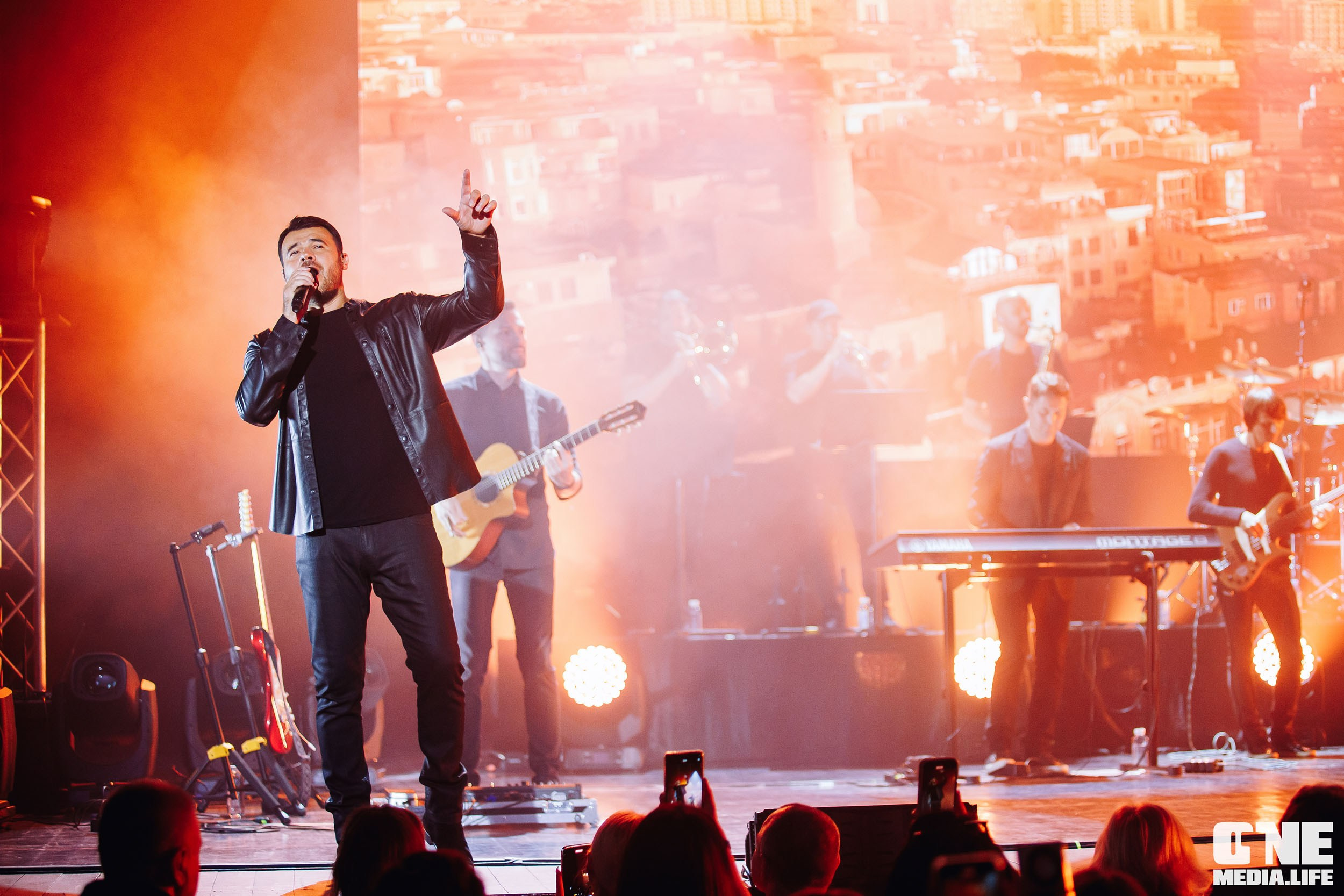 Фоторепортаж с концерта Эмина в Янтарь Холле. One Media Life: фоторепортажи, фотоотчеты с мероприятий и заведений