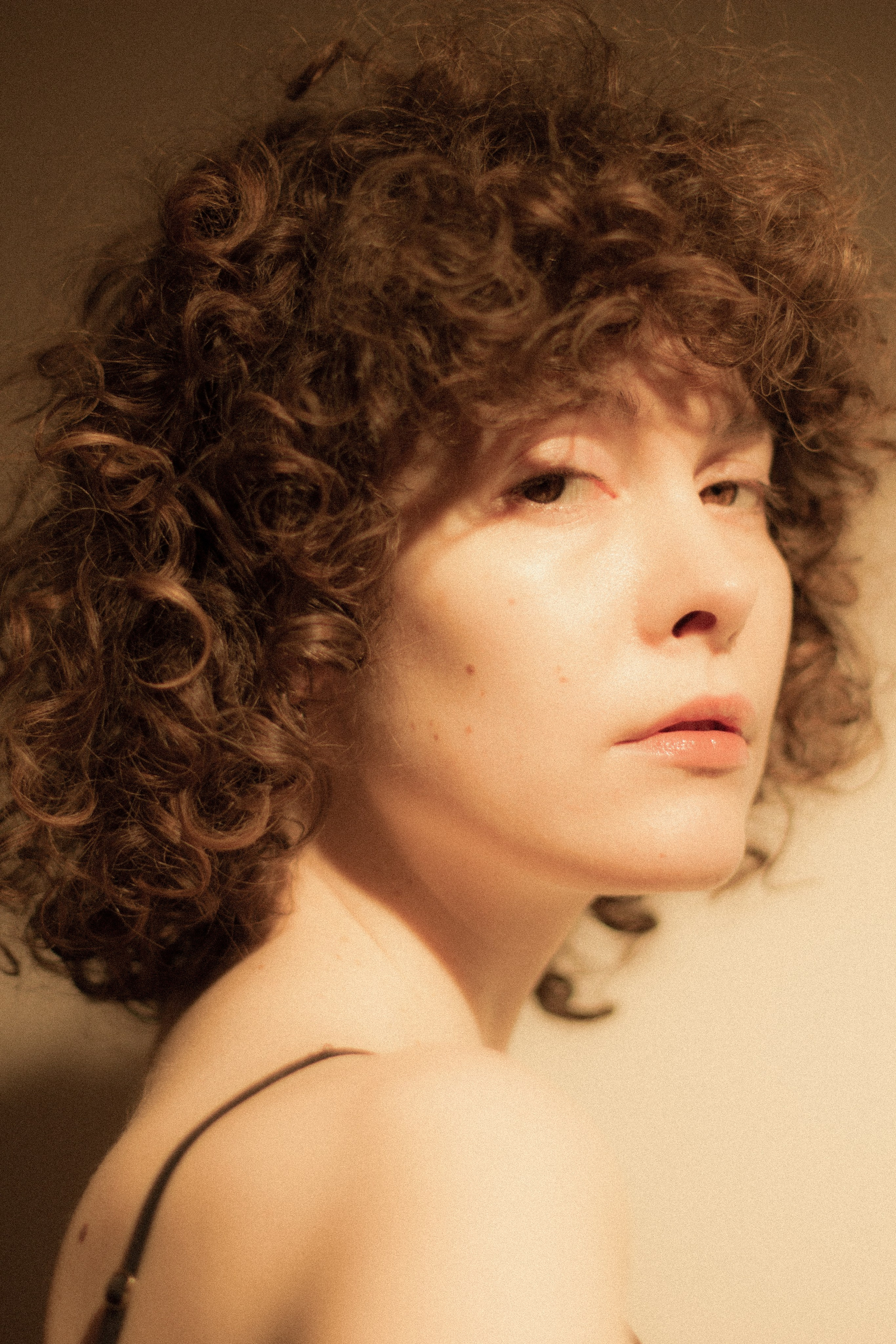 Оля, студия. Портретный и предметный фотограф Елизавета Федорова