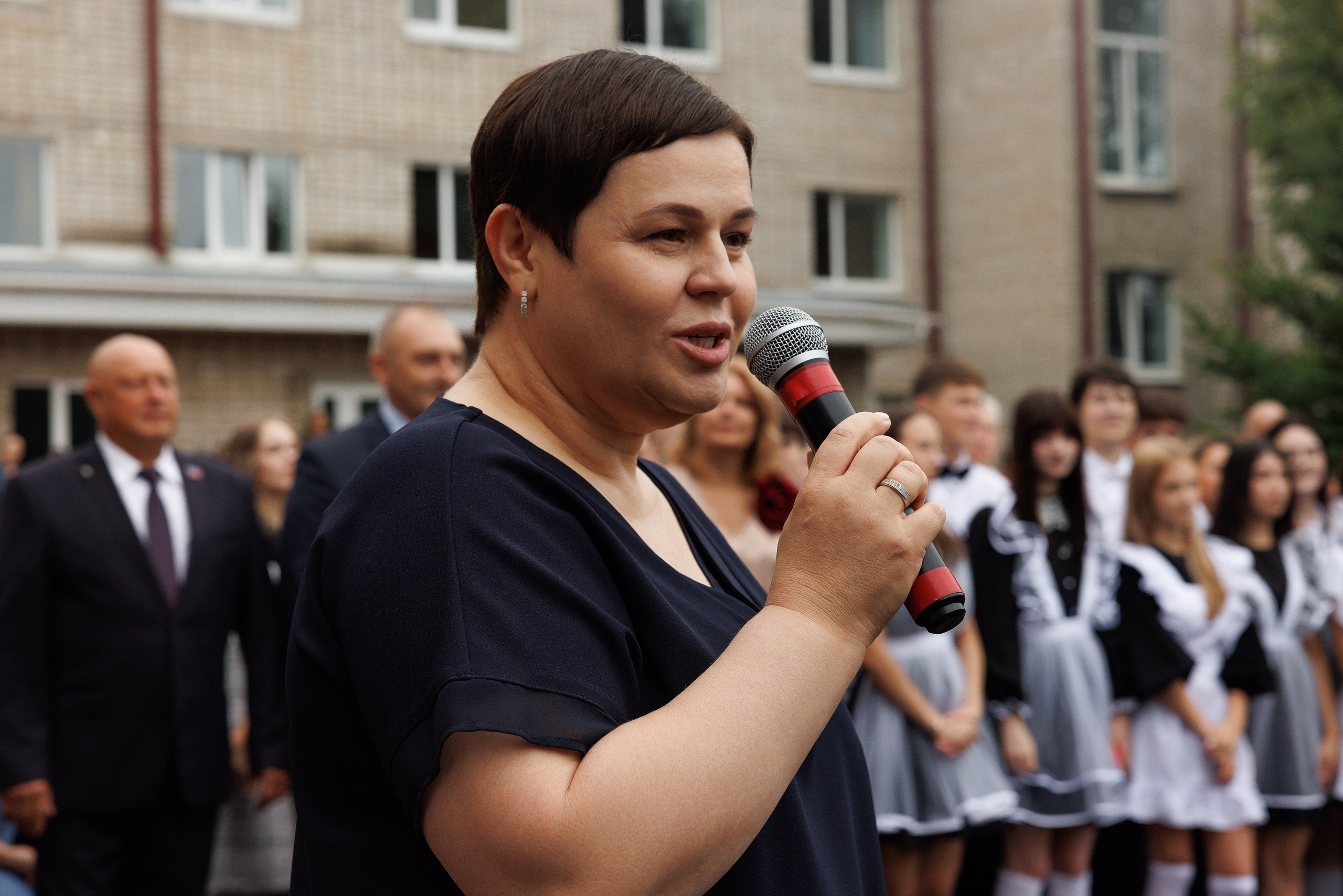 Линейка 11 клас Гимназия Артём. Photoalbum-vl.ru