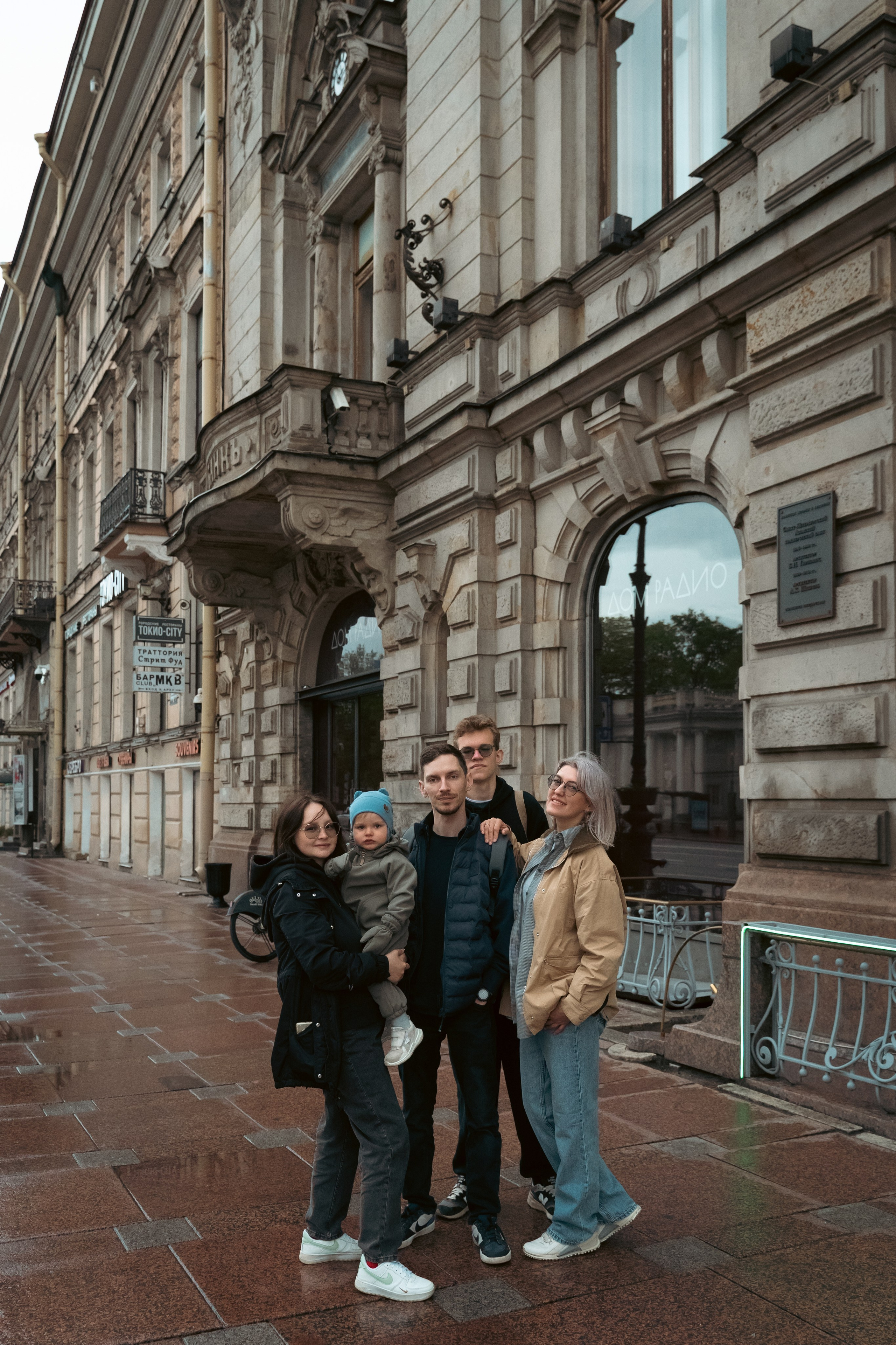Таня и её семья 🤍 Она улыбнулась, и мне показалось, что весь мир стал светлее. — Эрих Мария Ремарк. Лайфстайл фотограф в Санкт-Петербурге — Наташа Шмидт