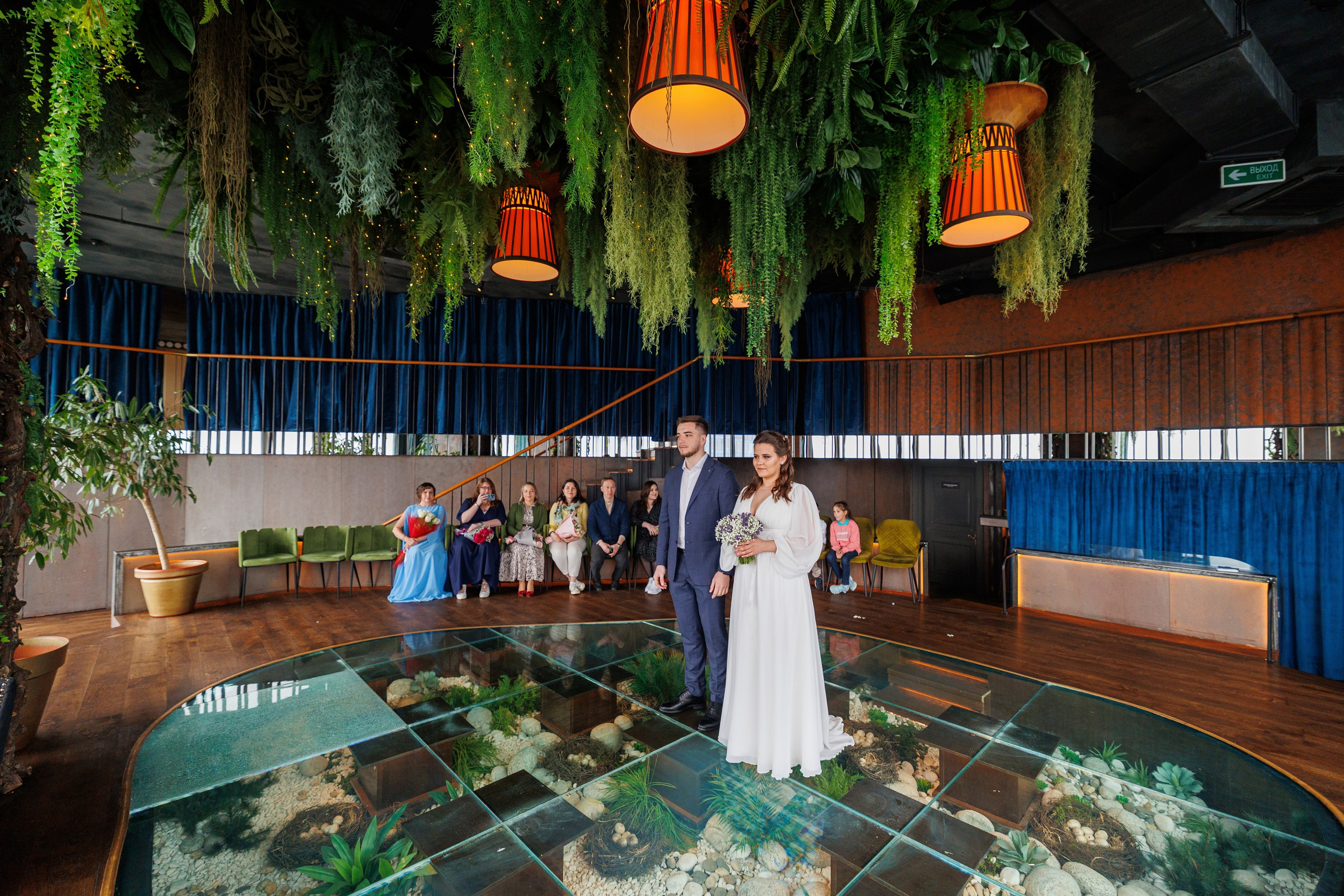 Фотограф на регистрацию в ЗАГС Москва Сити Birds Башня ОКО. Примеры фото, отзывы молодоженов и заявка на регистрацию через официальный сайт.