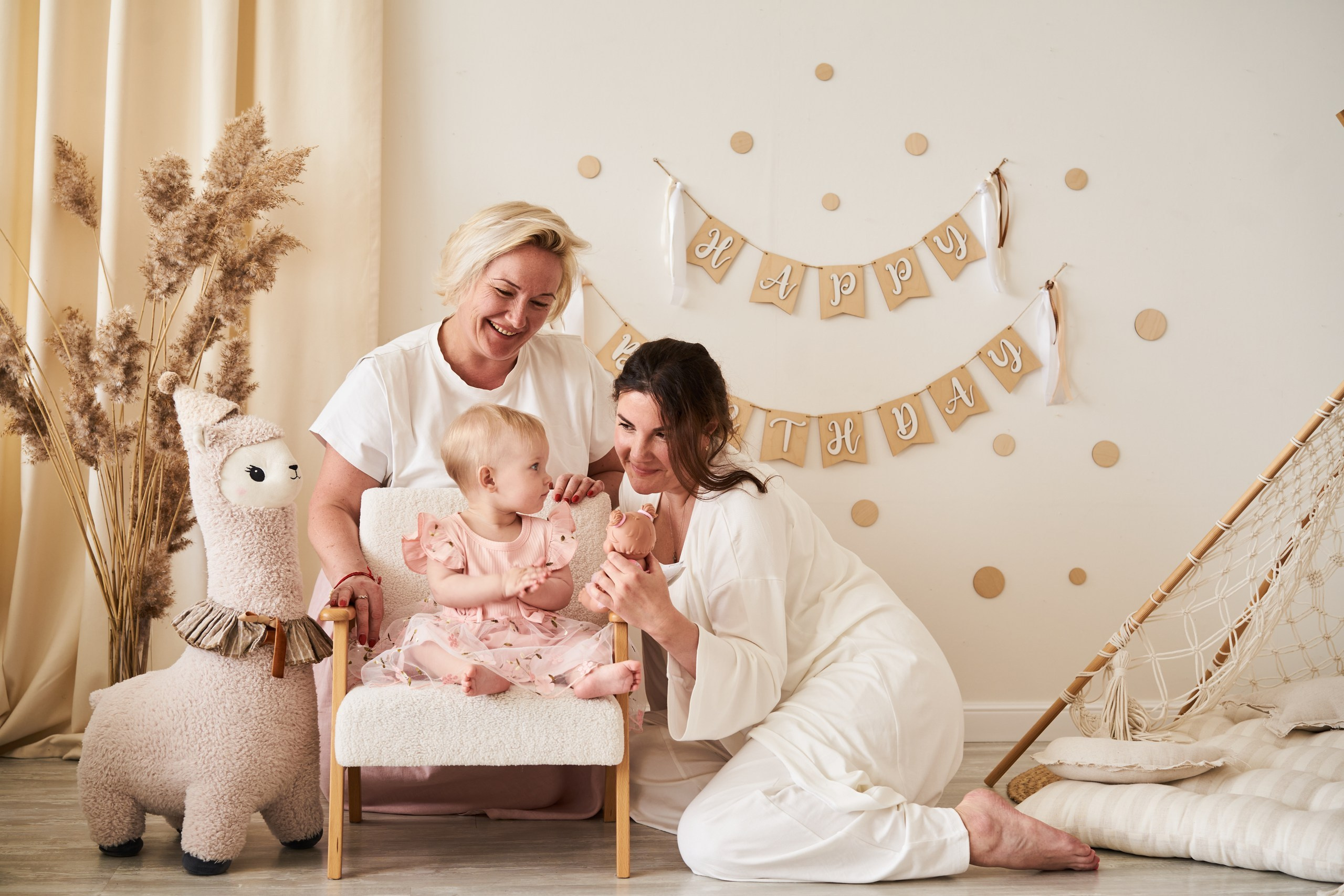 Семейная фотосессия в студии. Фотограф Екатеринбург Кокшарова Александра