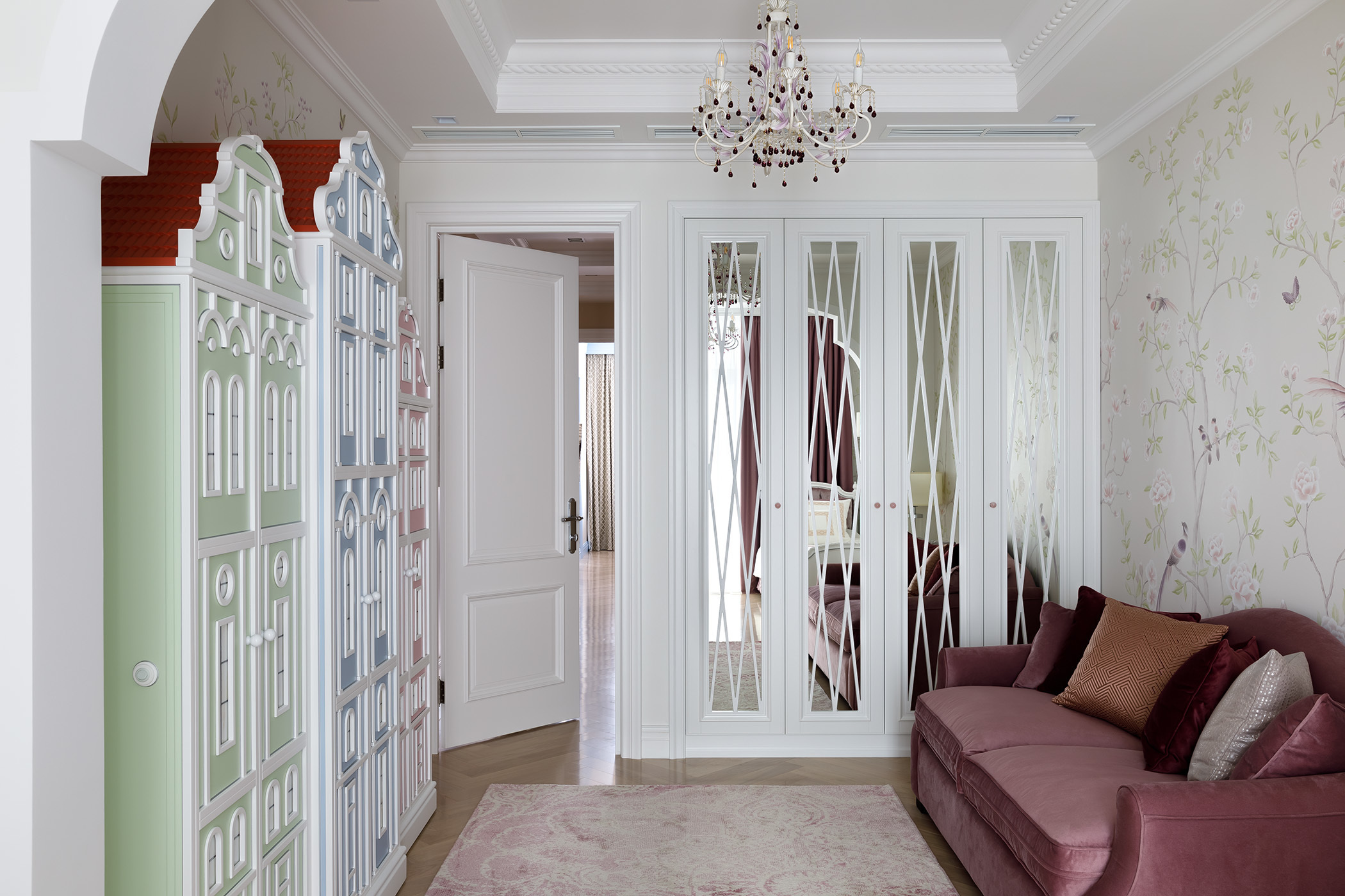 Шкаф с зеркалами в детской