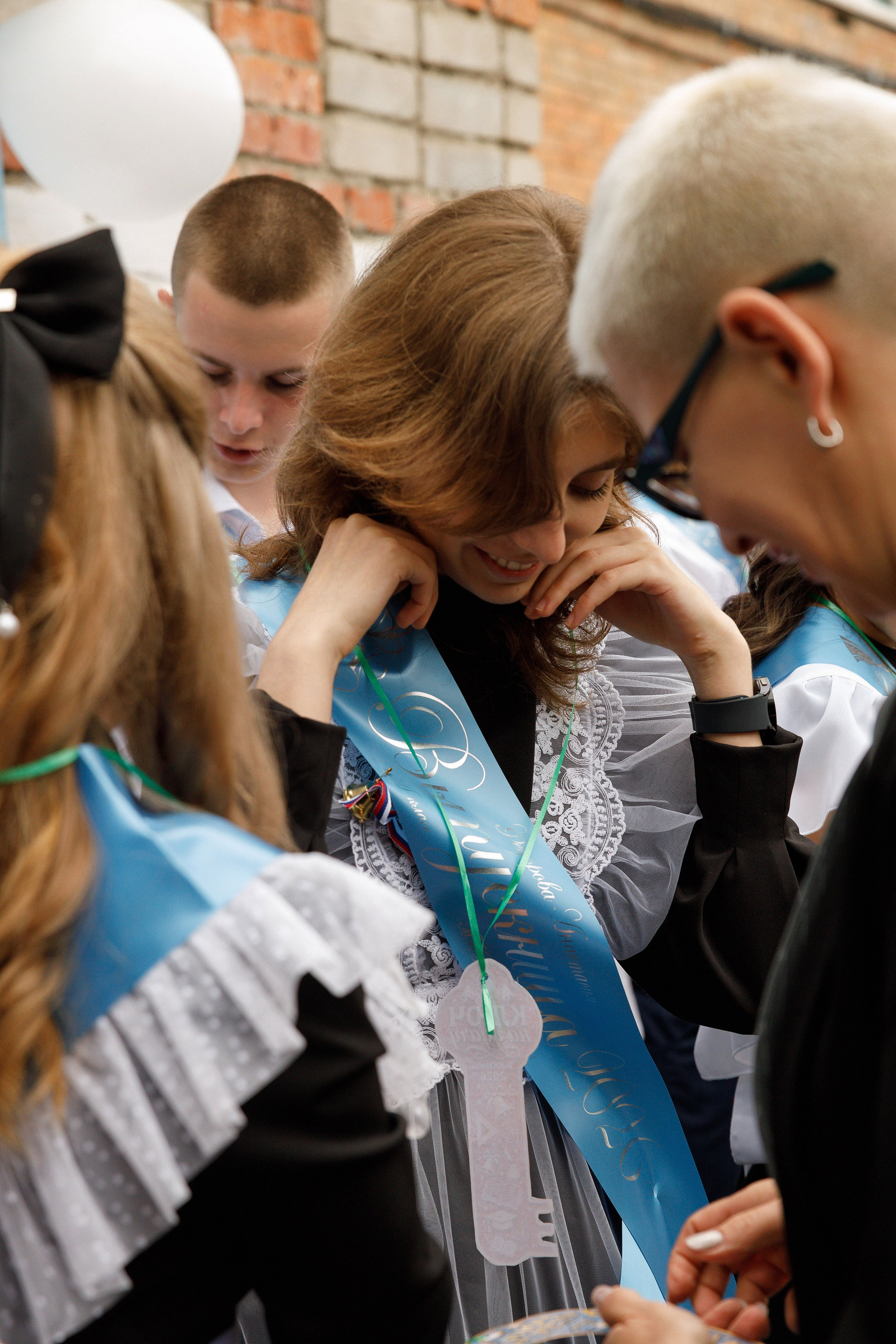 Последний звонок Гимназия Артем. Photoalbum-vl.ru