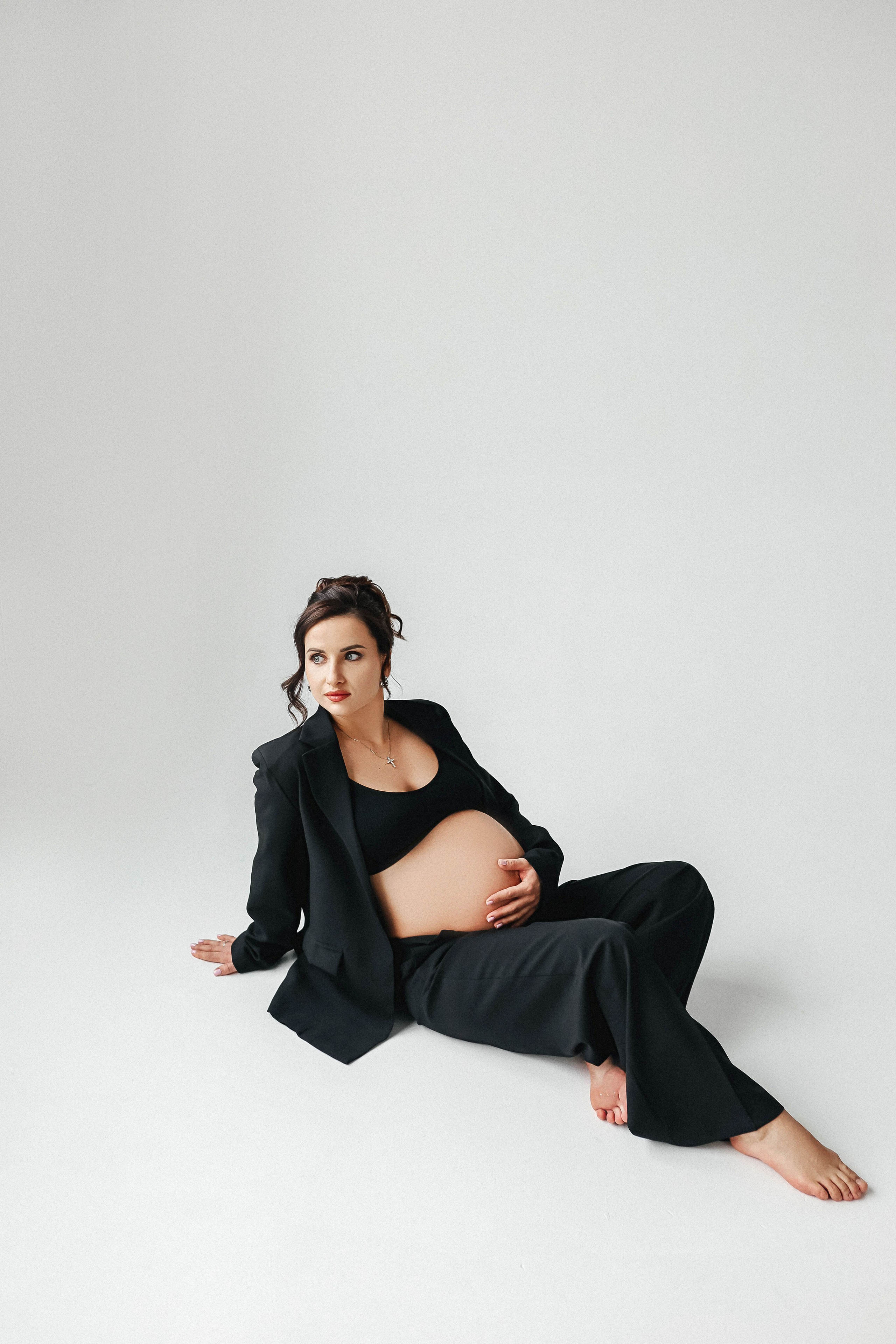 Фотосессия беременности в Москве в студии. Свадебный и семейный фотограф в Москве