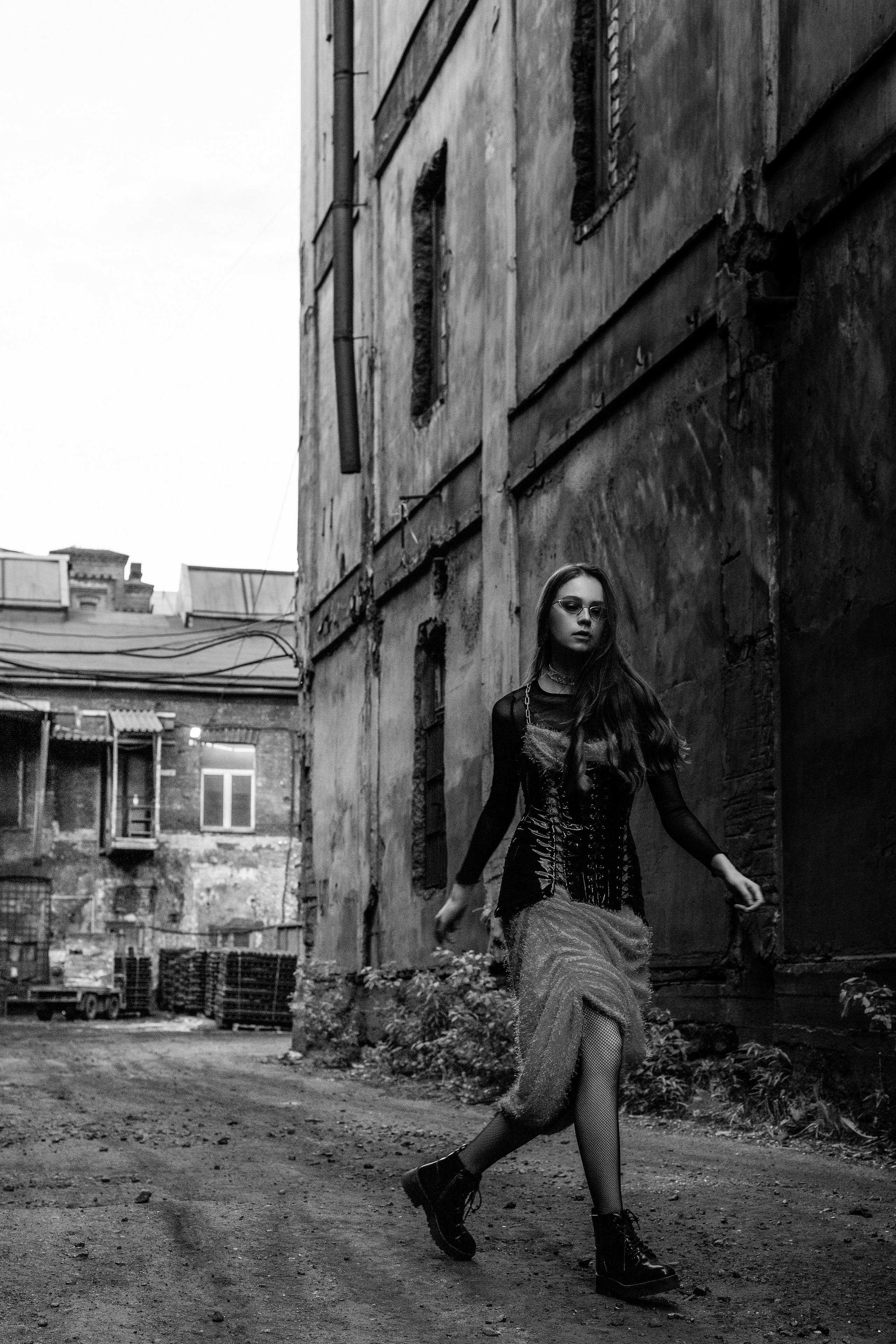 Стрит-фотография в индустриальном стиле в Петербурге