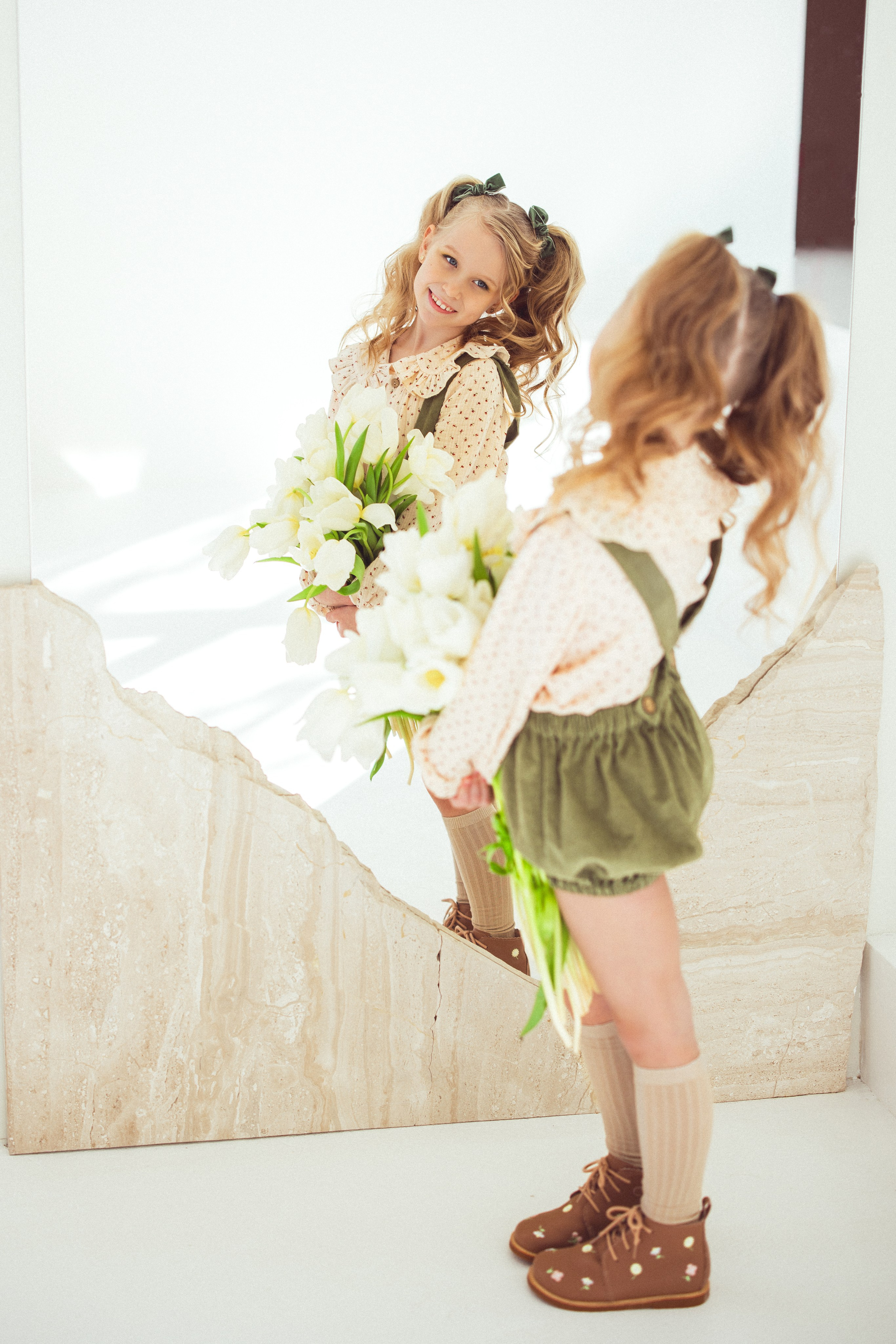 Фотосессия с белыми Тюльпанами, 2024 г. Семейный и детский фотограф в Краснодаре Анна Трашкова