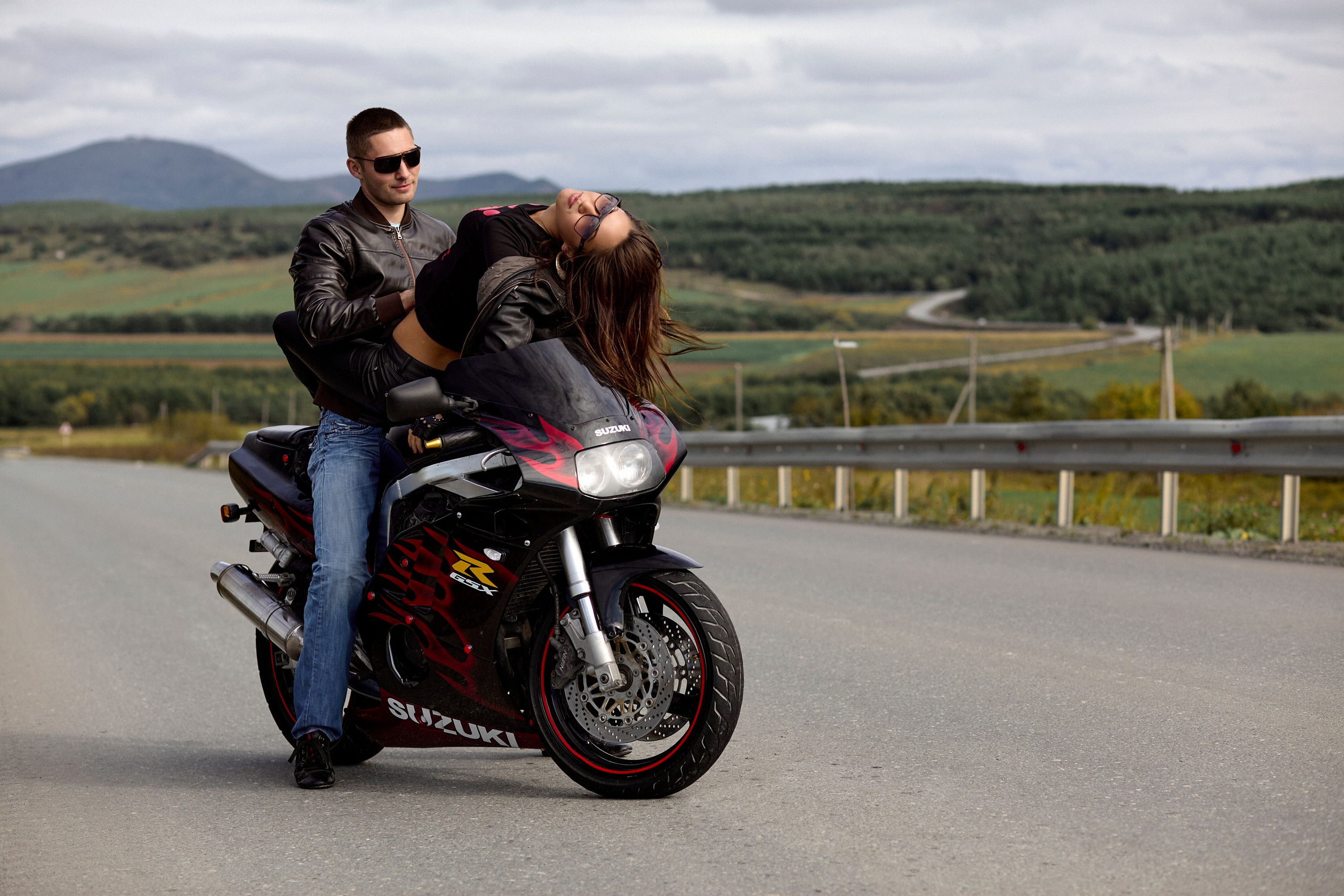 Парень, девушка, байк. Фотограф Андрей Серенков