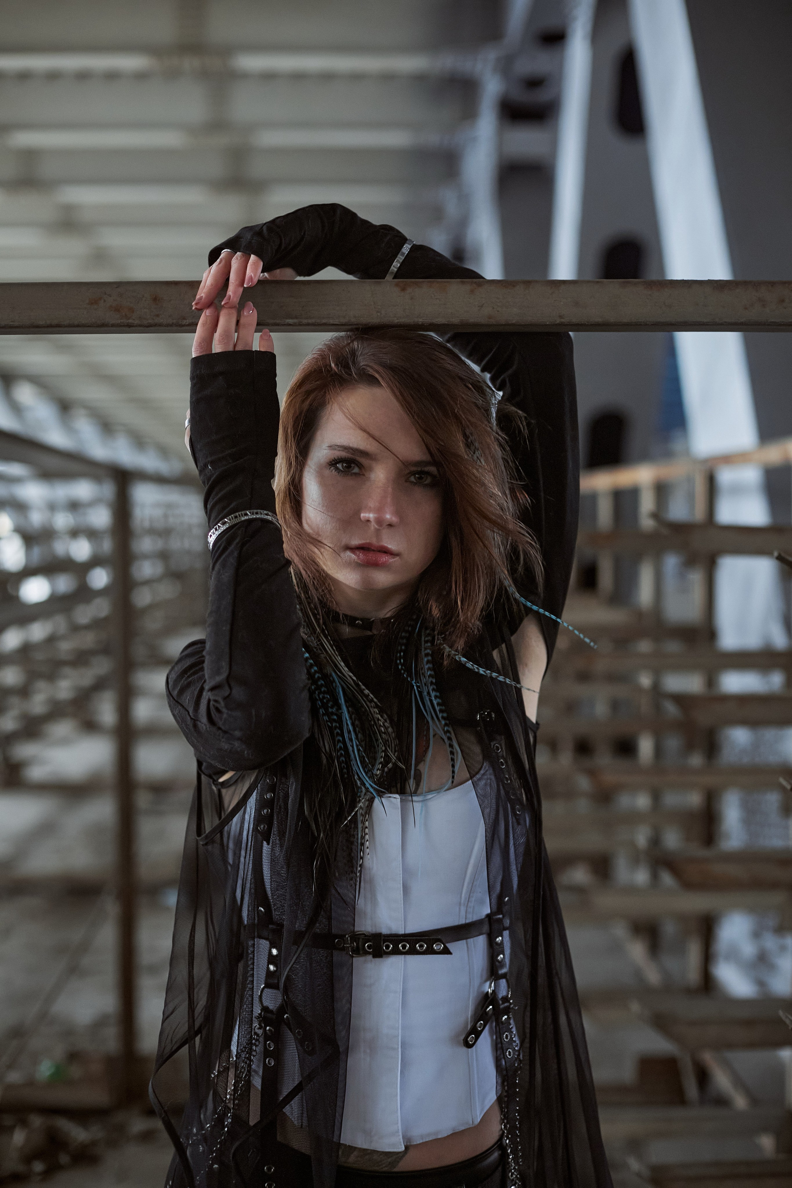 Фотограф в Москве. Креативное фото. Девушка на под мостом. 