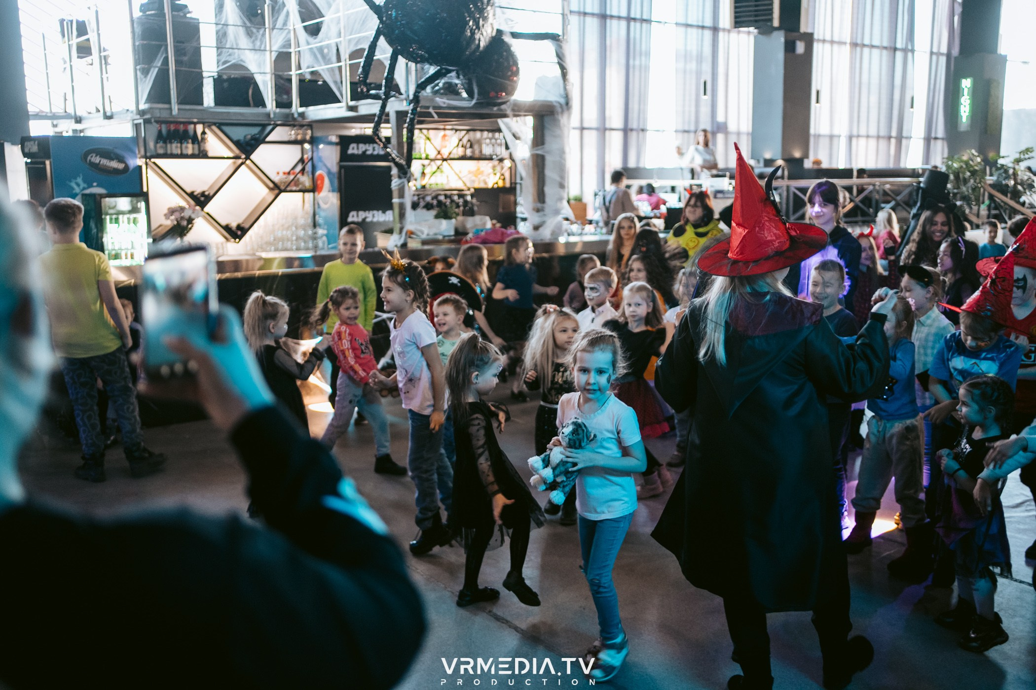 Baby time в баре «Друзья»