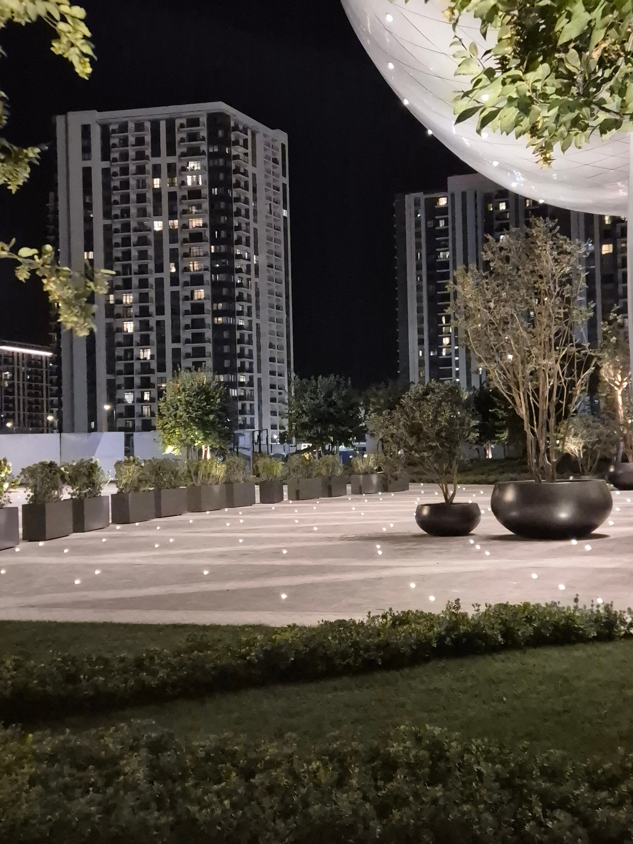 Успели и погулять по улицам и набережной, и посидеть в ресторане