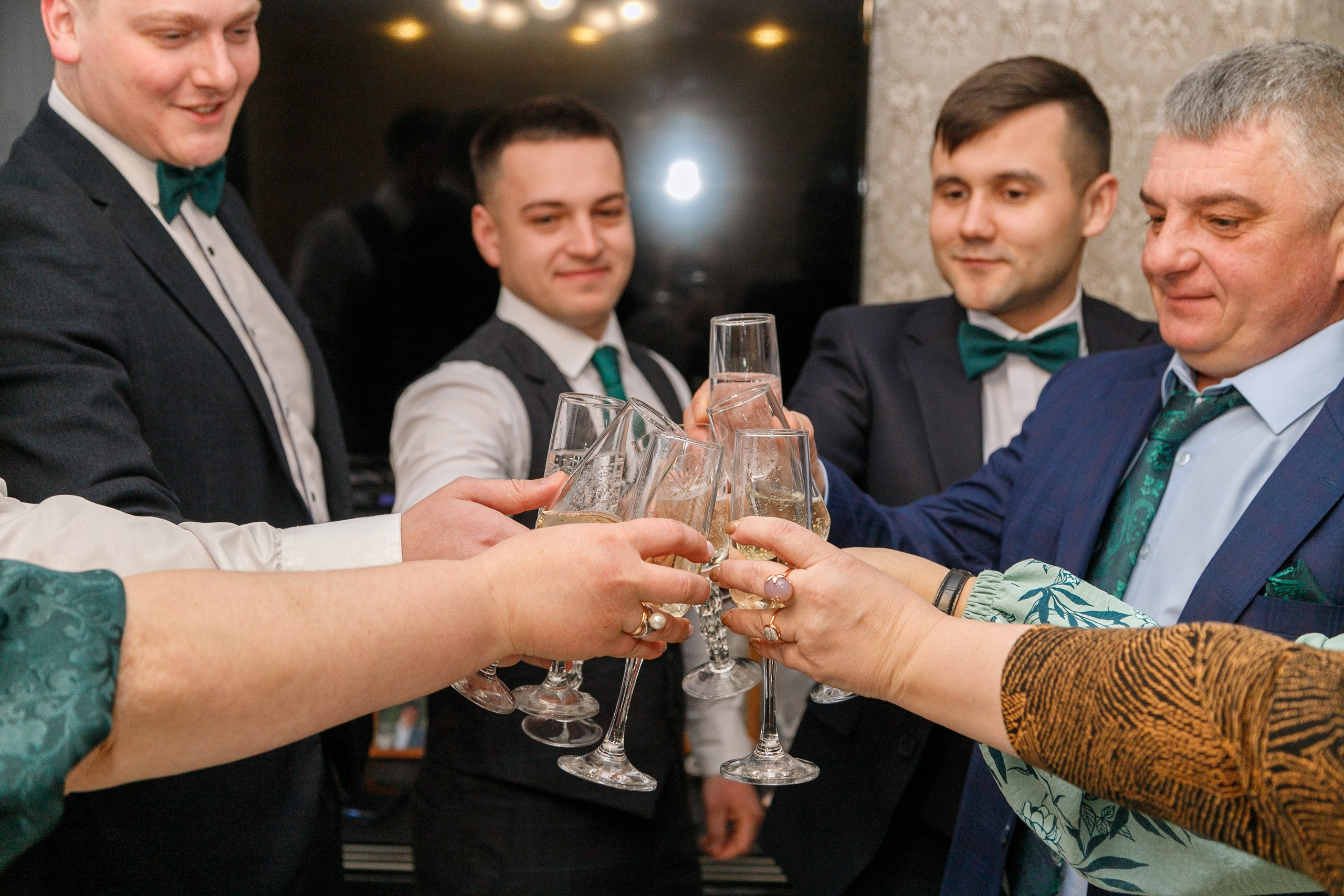 Сборы утро жениха свадебная фотосъемка