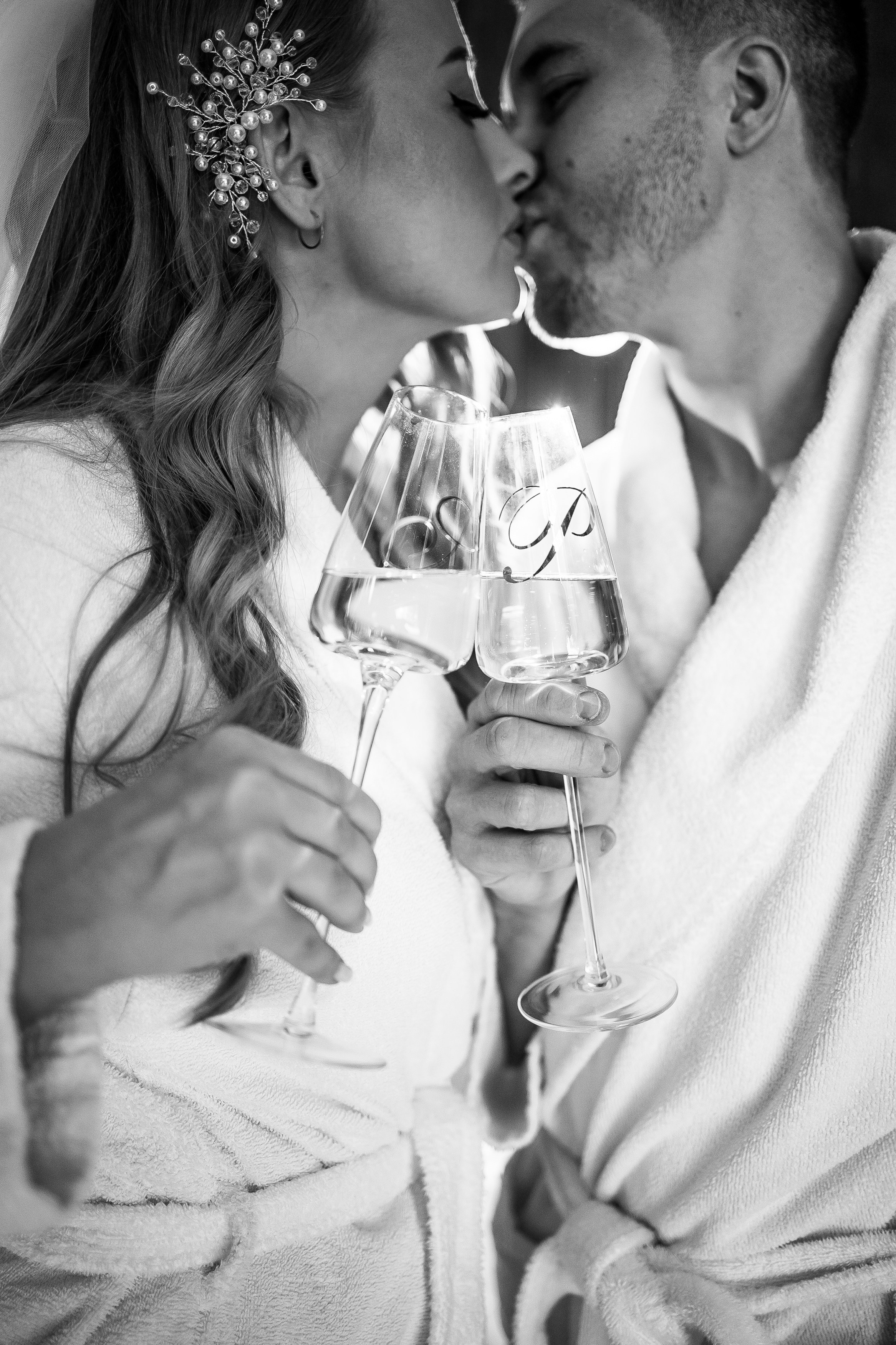 Создаем историю вашей любви через объектив: профессиональная фотосъемка для самых важных моментов.